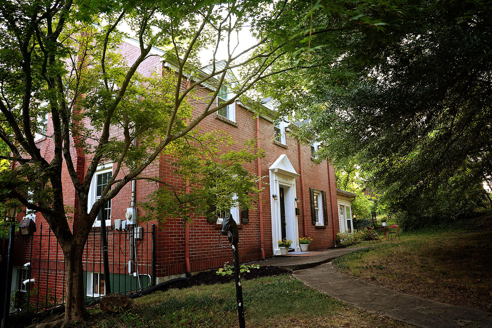 Berea, Kentucky 40403, United States, 4 Bedrooms Bedrooms, ,4 BathroomsBathrooms,Residential,Active,195762
