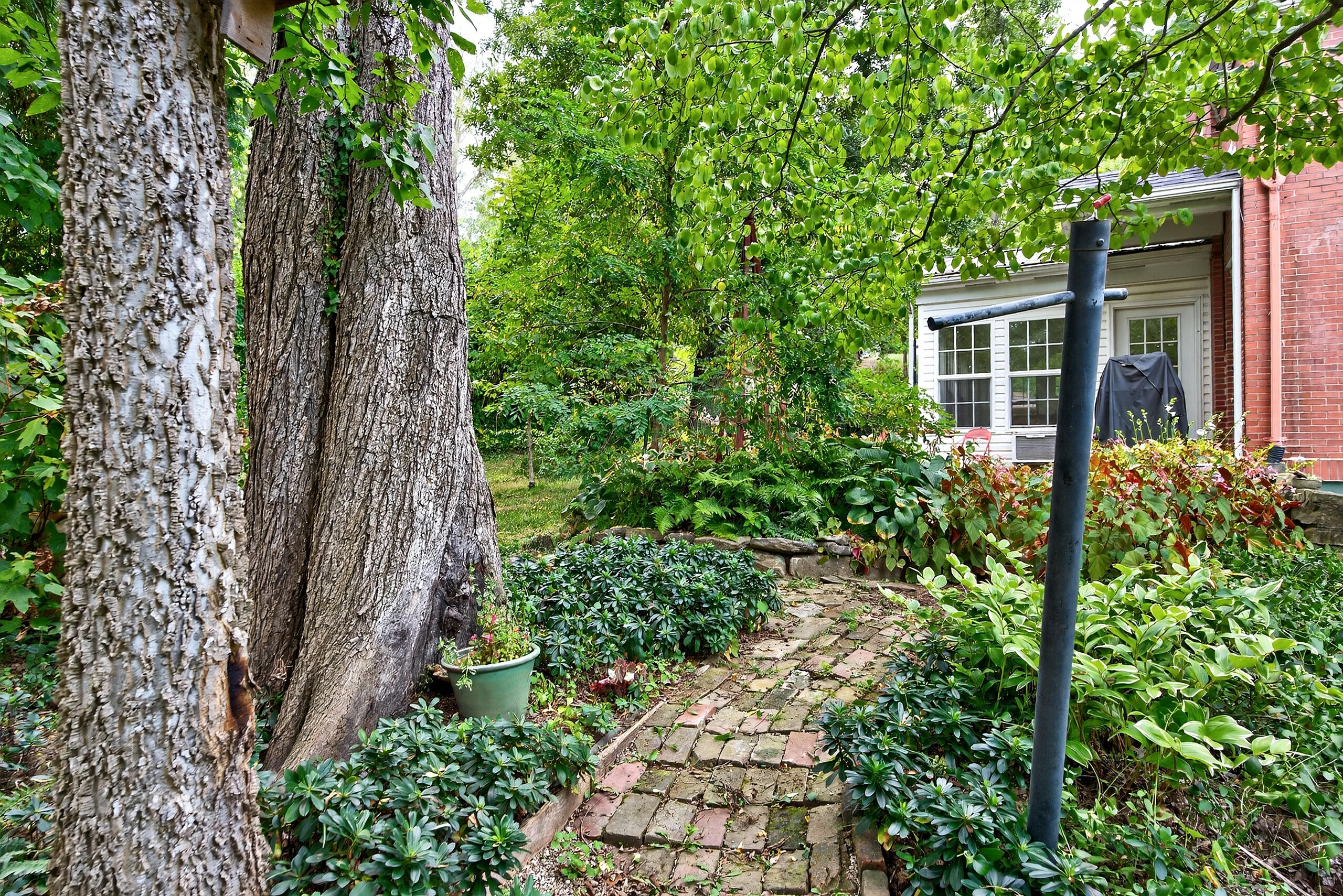 Berea, Kentucky 40403, United States, 4 Bedrooms Bedrooms, ,4 BathroomsBathrooms,Residential,Active,195762