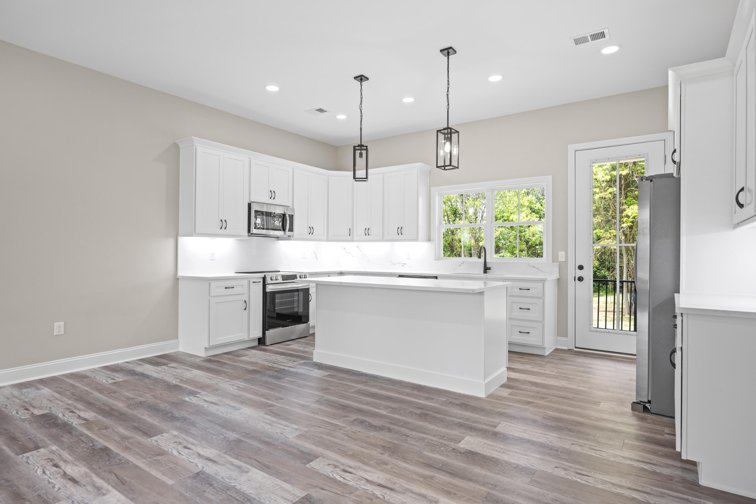 Richmond, Kentucky 40475, United States, 3 Bedrooms Bedrooms, ,2 BathroomsBathrooms,Residential,Active,163675