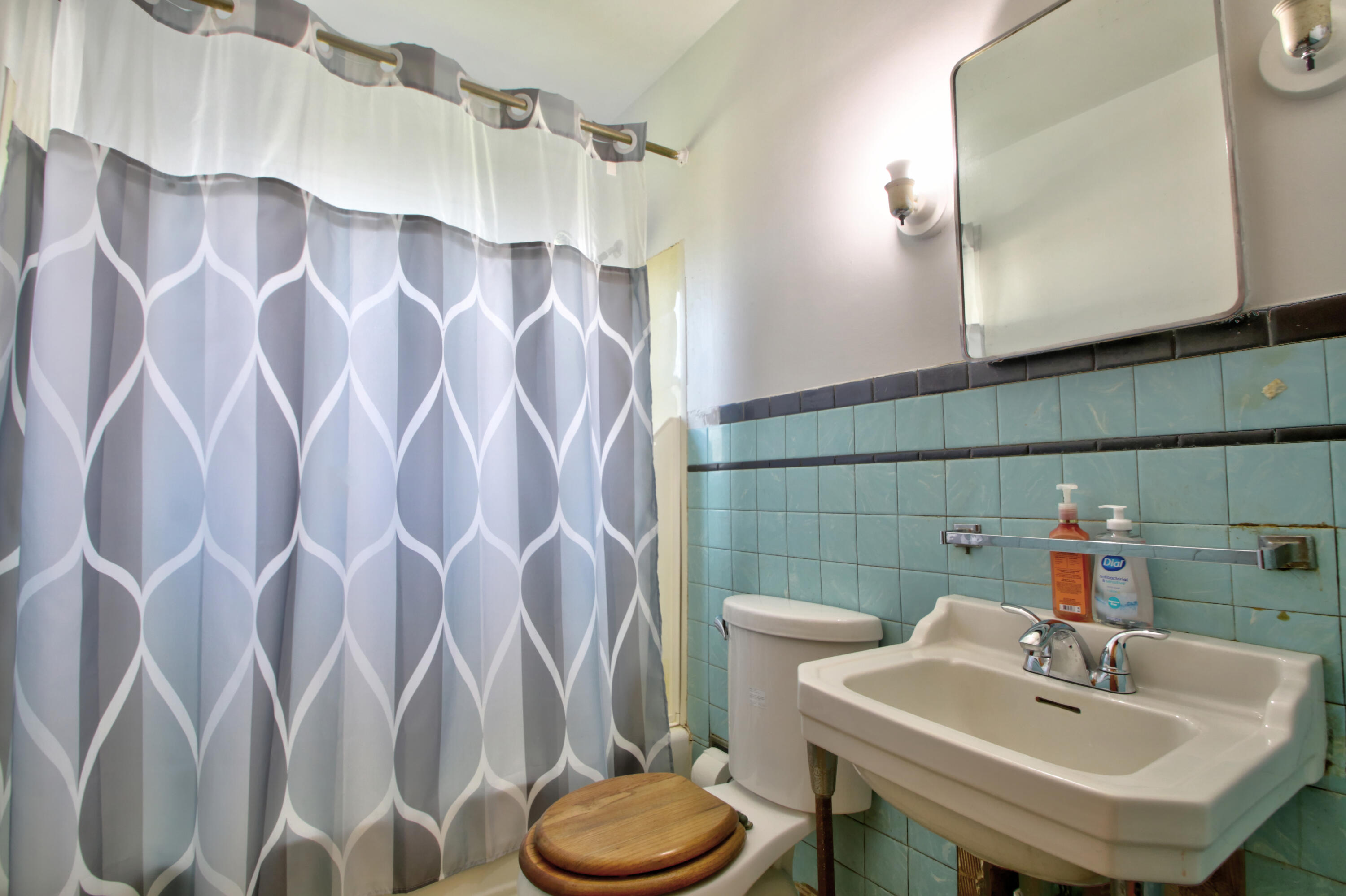 Lexington, Kentucky 40503, United States, 4 Bedrooms Bedrooms, ,1 BathroomBathrooms,Residential,Active,158210