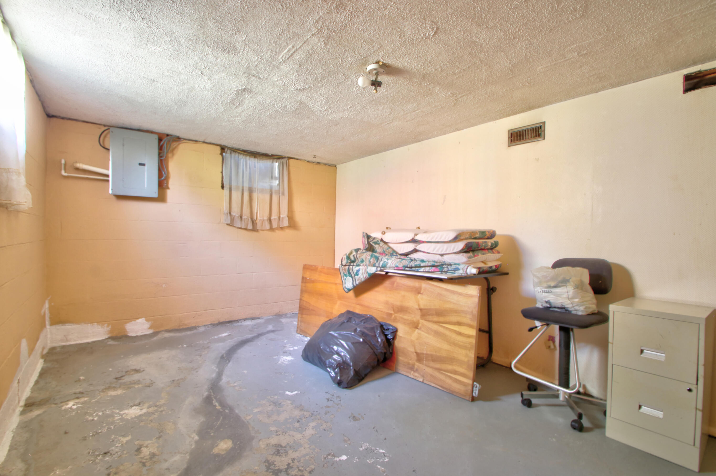 Lexington, Kentucky 40503, United States, 4 Bedrooms Bedrooms, ,1 BathroomBathrooms,Residential,Active,158210