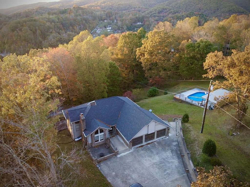 Photo of 1100 Coldiron Heights, Harlan, KY 40831 (MLS # 25504887)