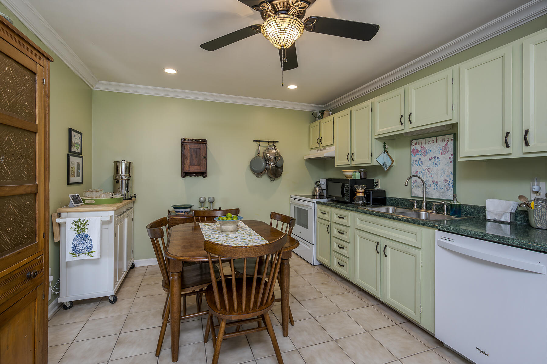 Lexington, Kentucky 40517, United States, 3 Bedrooms Bedrooms, ,2 BathroomsBathrooms,Residential,Pending,114209