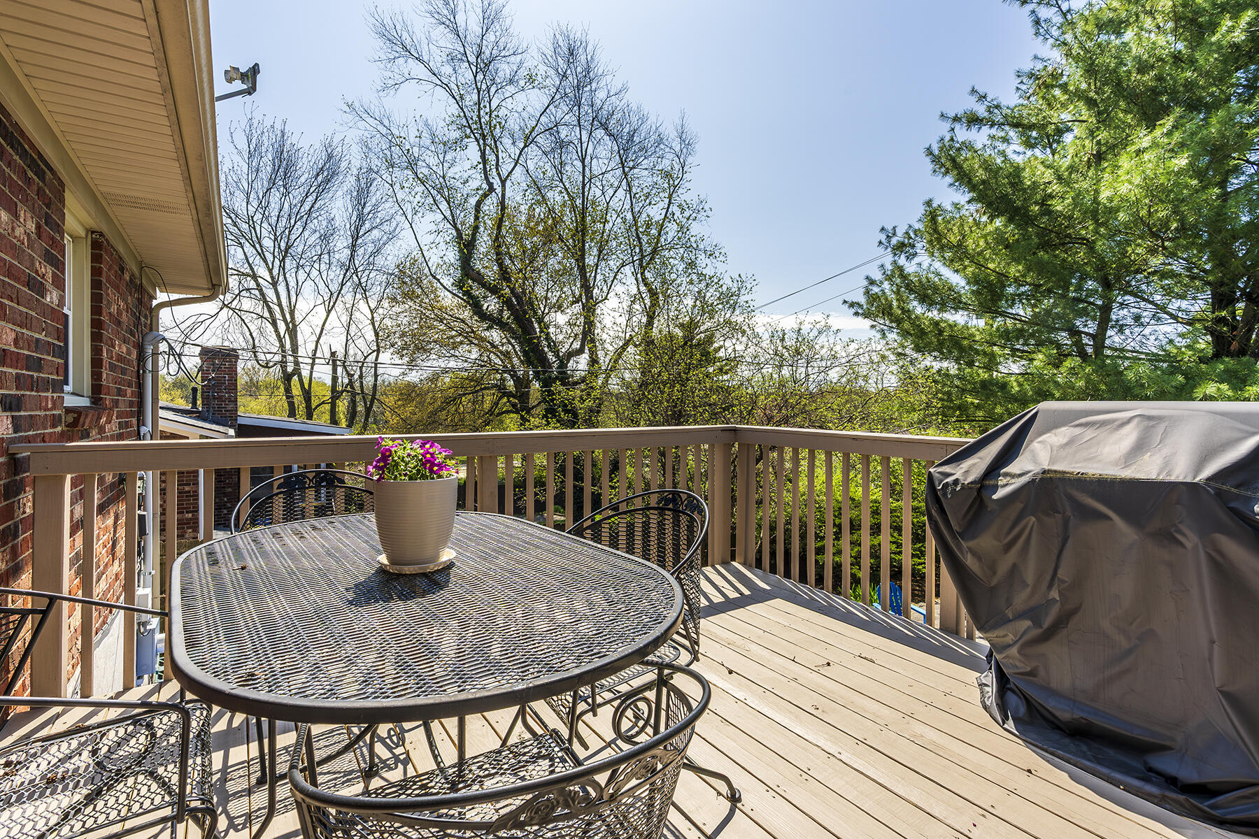 Lexington, Kentucky 40517, United States, 3 Bedrooms Bedrooms, ,2 BathroomsBathrooms,Residential,Pending,114209