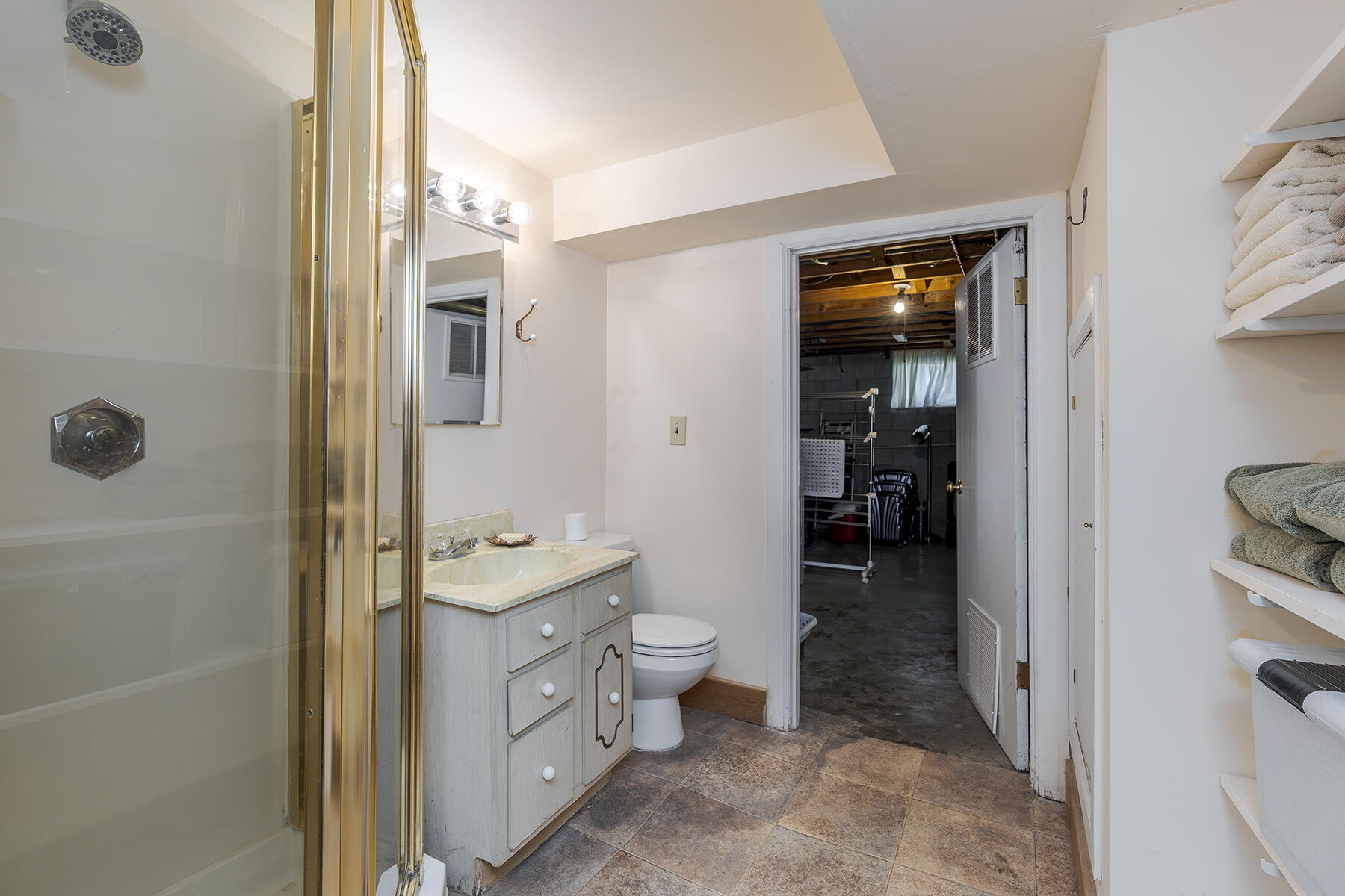 Lexington, Kentucky 40517, United States, 3 Bedrooms Bedrooms, ,2 BathroomsBathrooms,Residential,Pending,114209