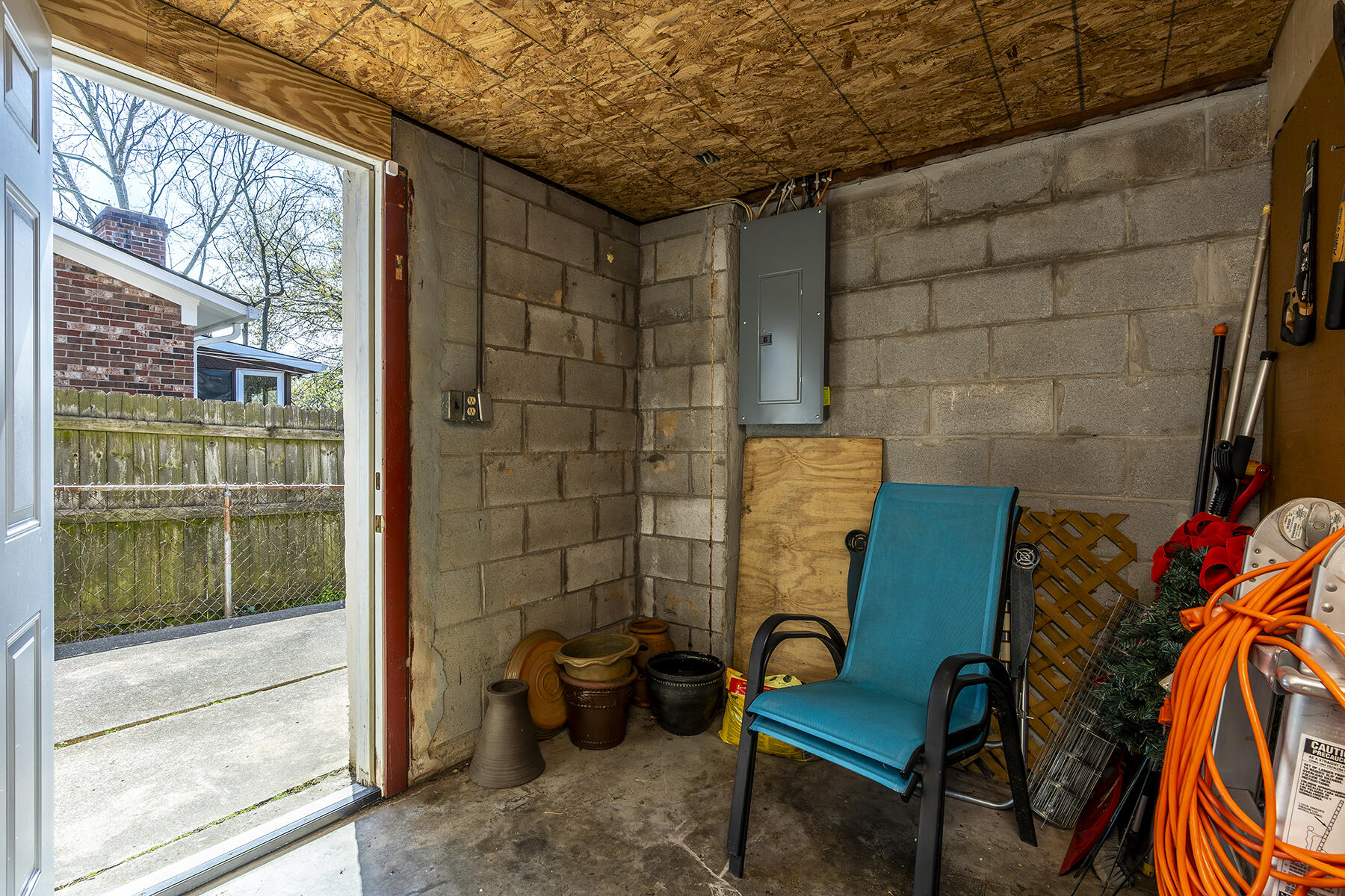 Lexington, Kentucky 40517, United States, 3 Bedrooms Bedrooms, ,2 BathroomsBathrooms,Residential,Pending,114209