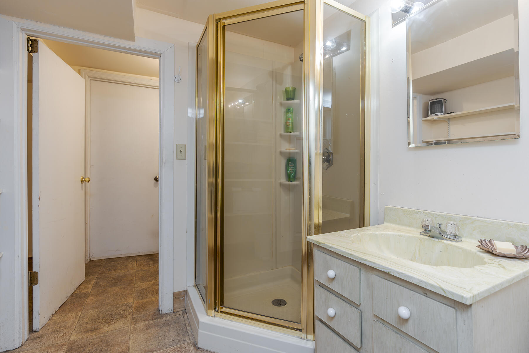 Lexington, Kentucky 40517, United States, 3 Bedrooms Bedrooms, ,2 BathroomsBathrooms,Residential,Pending,114209