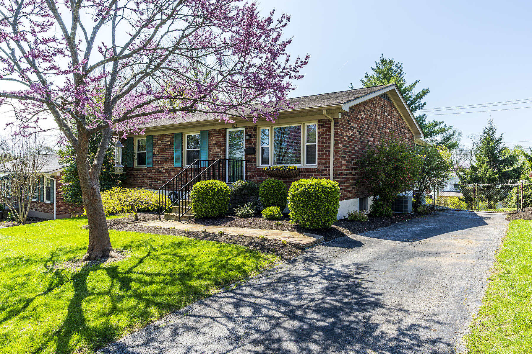 Lexington, Kentucky 40517, United States, 3 Bedrooms Bedrooms, ,2 BathroomsBathrooms,Residential,Pending,114209