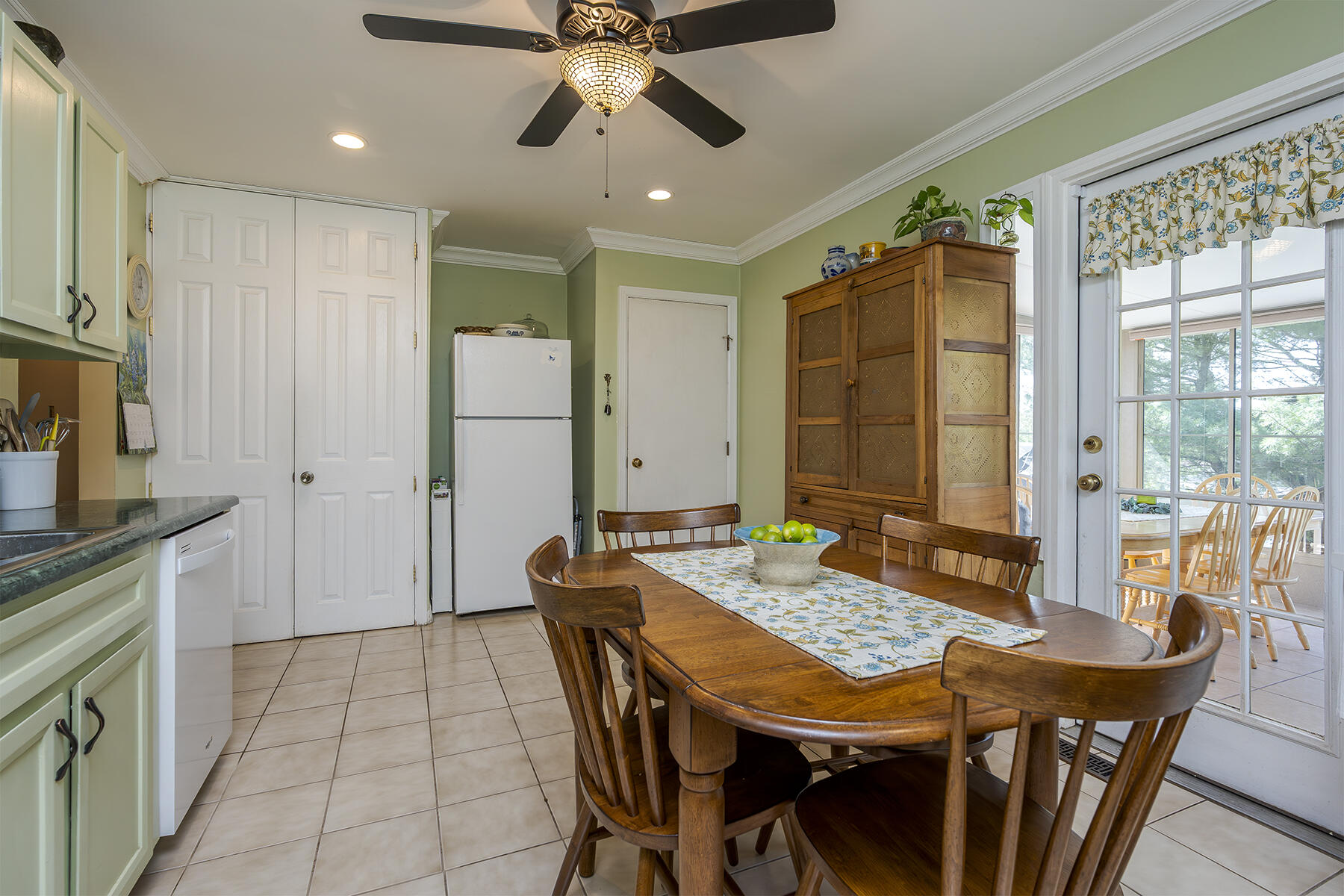 Lexington, Kentucky 40517, United States, 3 Bedrooms Bedrooms, ,2 BathroomsBathrooms,Residential,Pending,114209