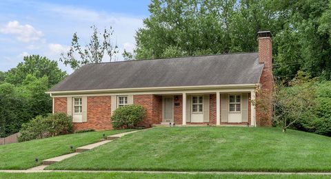 Photo of 324 Melbourne Way, Lexington, KY 40502 (MLS # 25018603)