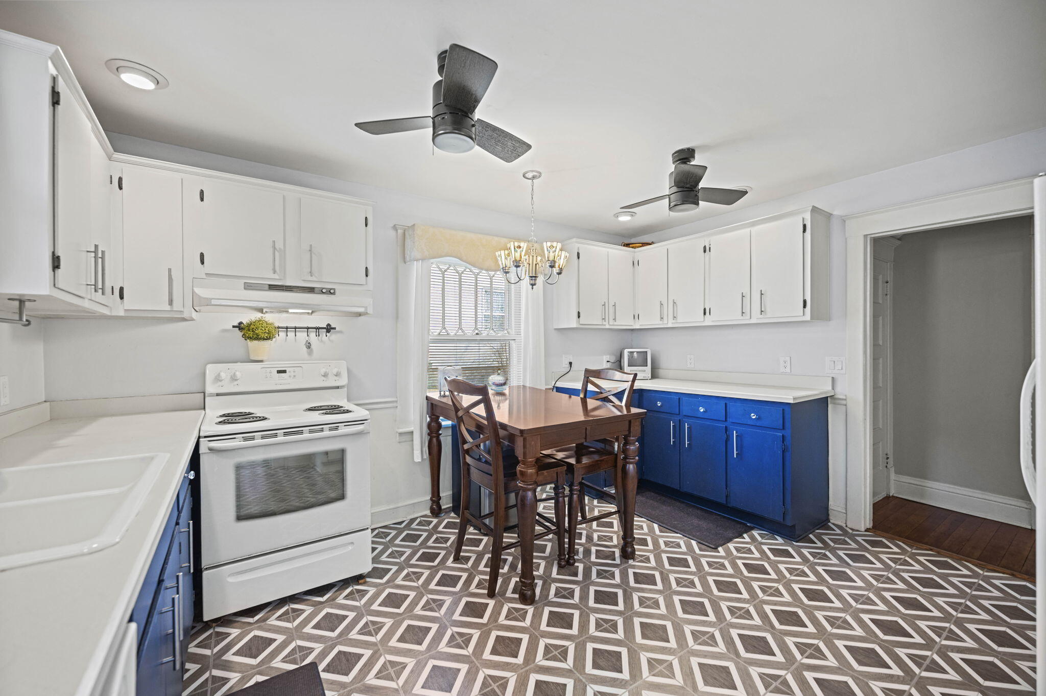 Richmond, Kentucky 40475, United States, 4 Bedrooms Bedrooms, ,2 BathroomsBathrooms,Residential,Active,256227