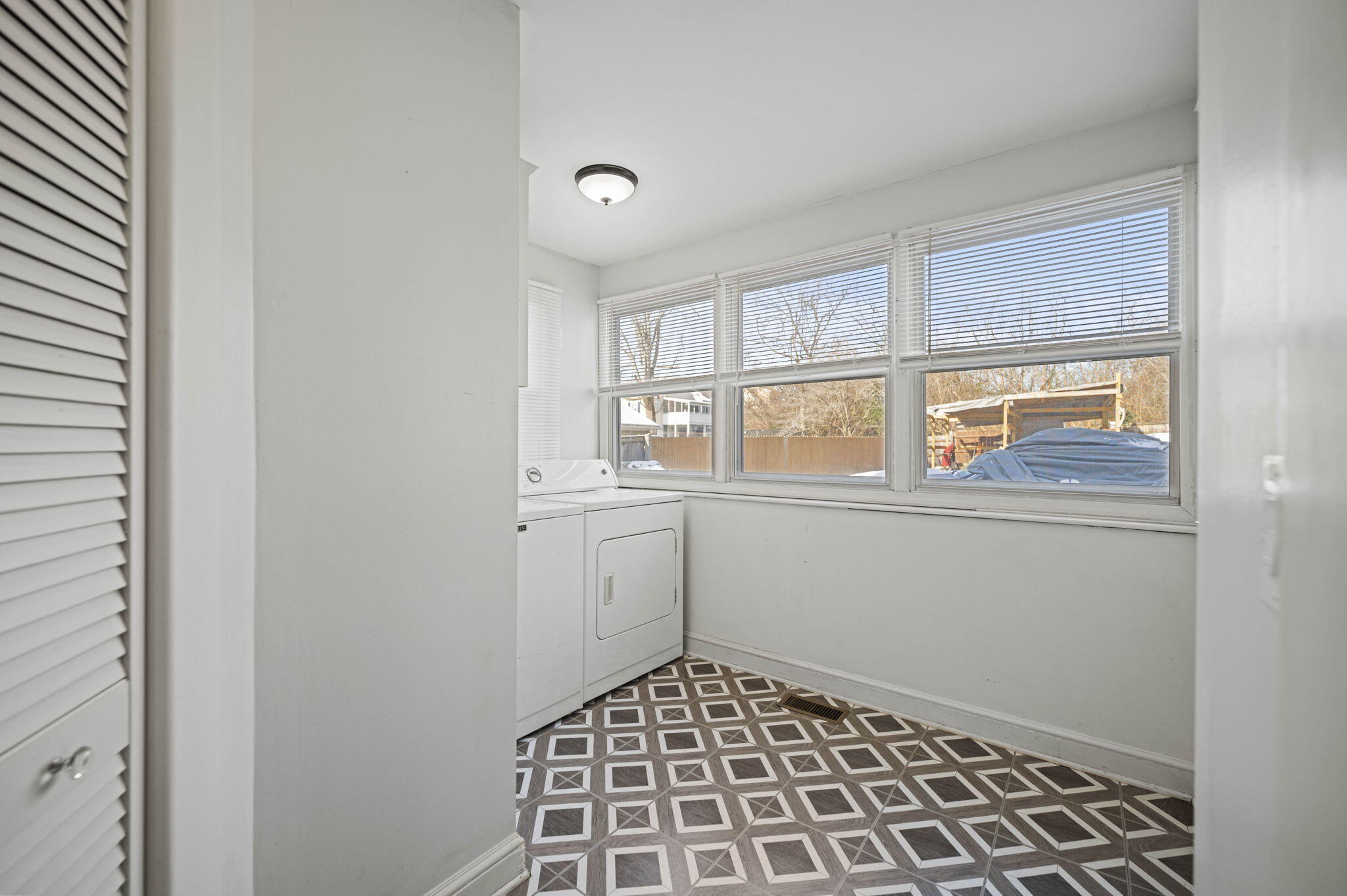 Richmond, Kentucky 40475, United States, 4 Bedrooms Bedrooms, ,2 BathroomsBathrooms,Residential,Active,256227