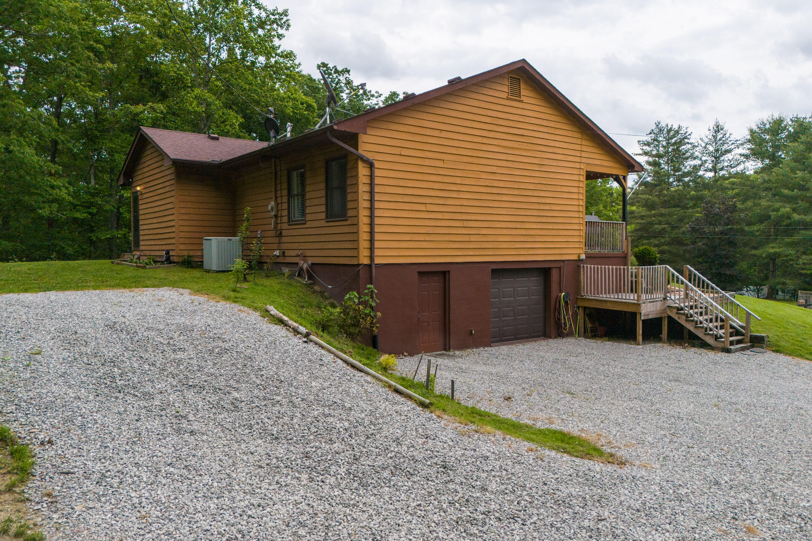 Berea, Kentucky 40403, United States, 3 Bedrooms Bedrooms, ,2 BathroomsBathrooms,Residential,Active,141091