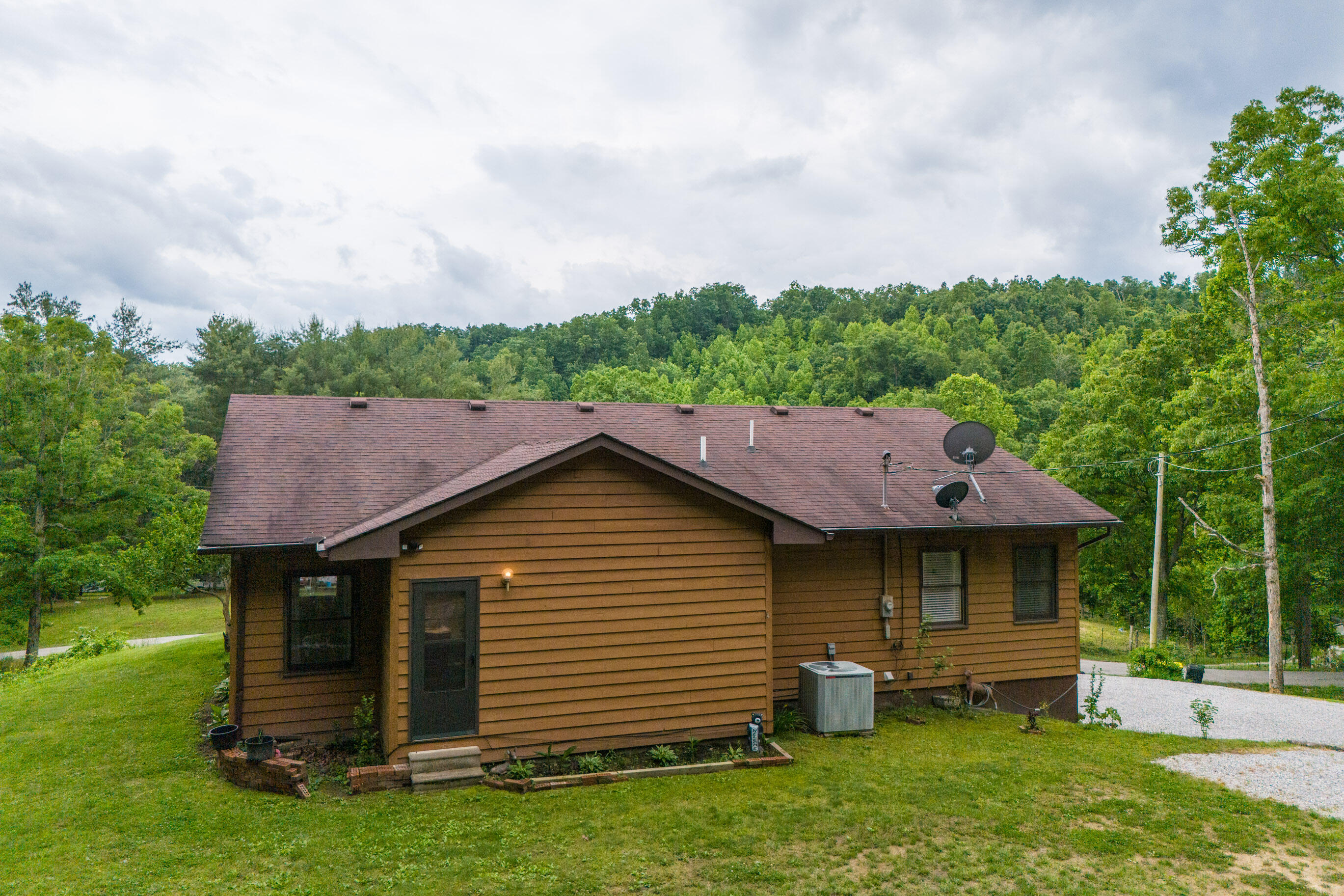 Berea, Kentucky 40403, United States, 3 Bedrooms Bedrooms, ,2 BathroomsBathrooms,Residential,Active,141091