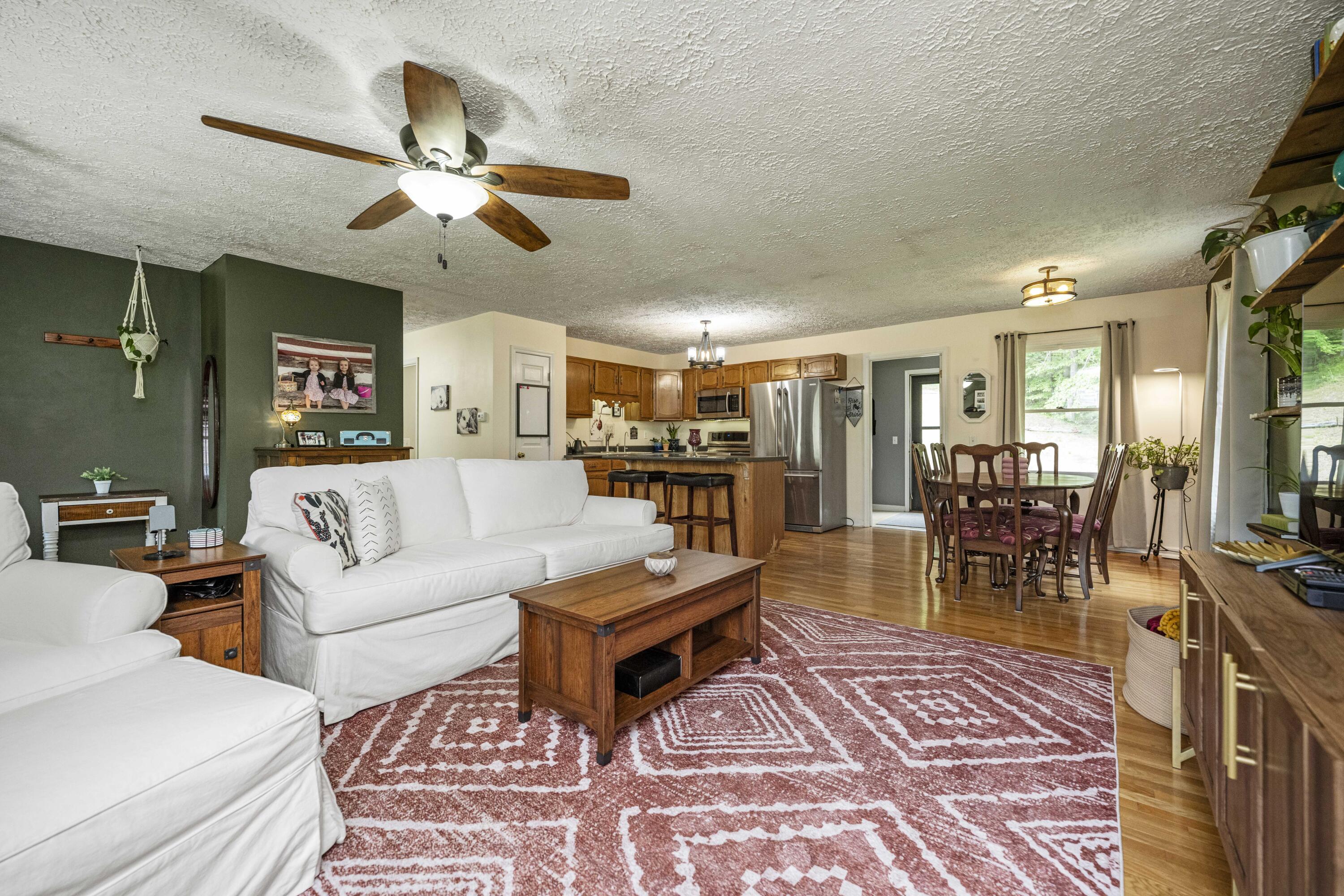 Berea, Kentucky 40403, United States, 3 Bedrooms Bedrooms, ,2 BathroomsBathrooms,Residential,Active,141091