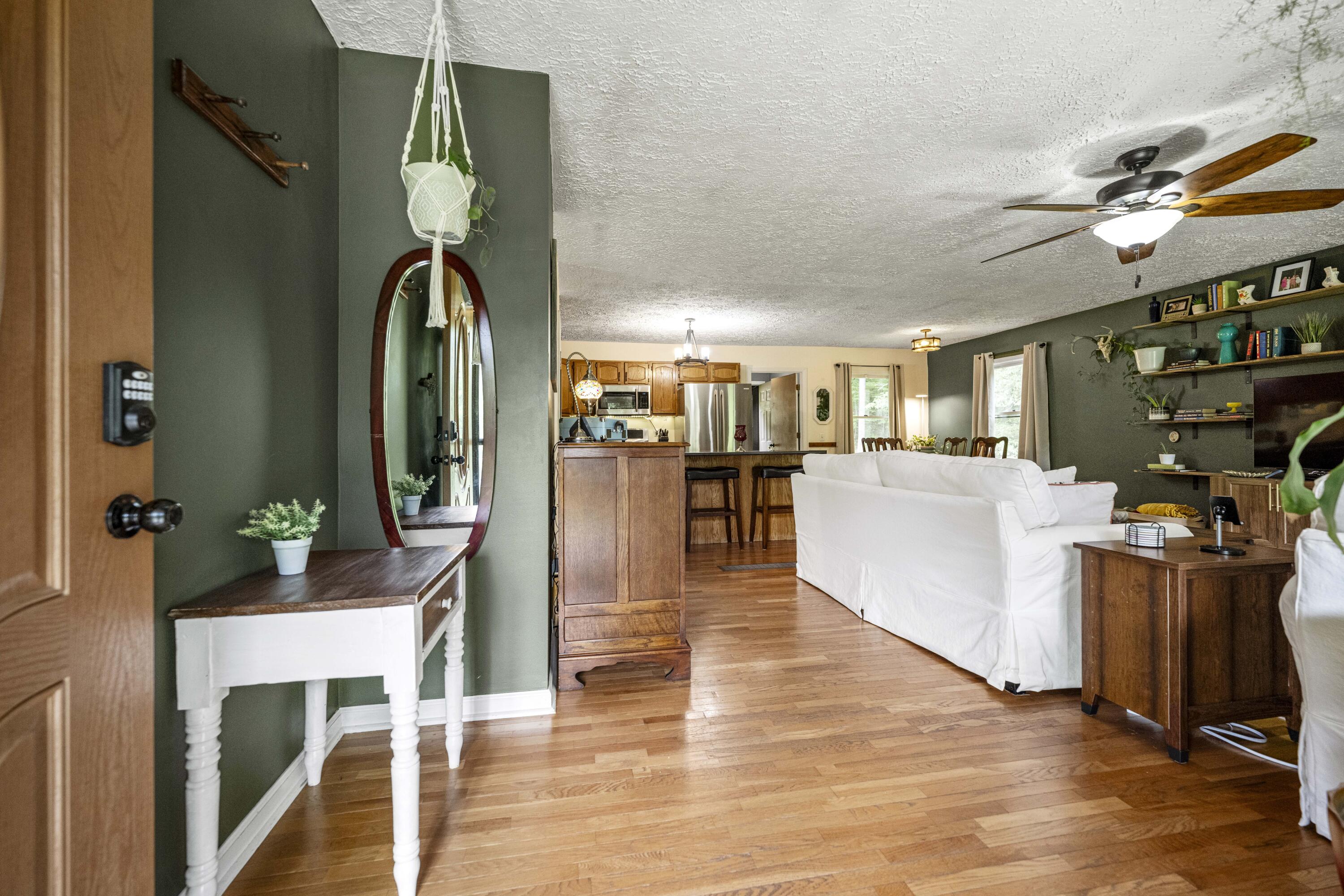 Berea, Kentucky 40403, United States, 3 Bedrooms Bedrooms, ,2 BathroomsBathrooms,Residential,Active,141091