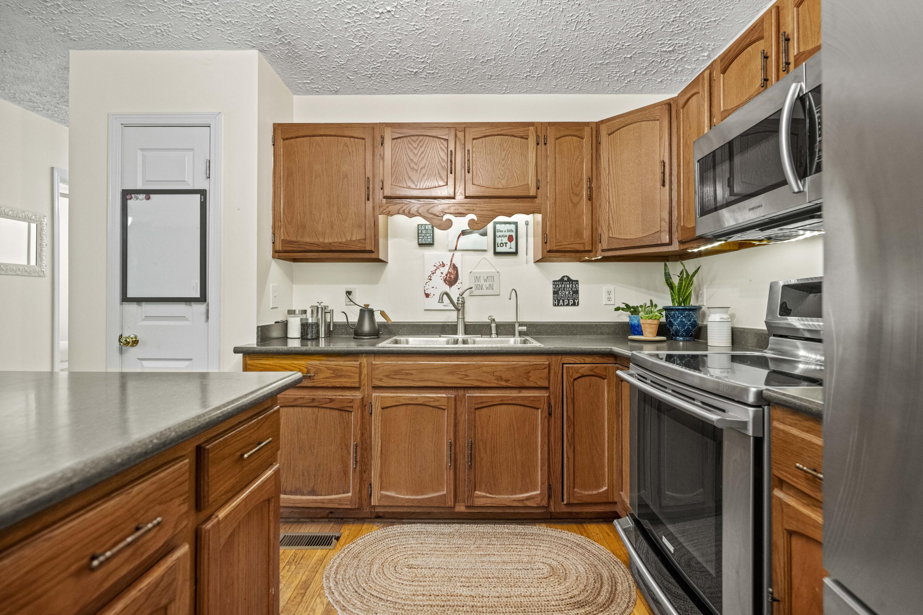 Berea, Kentucky 40403, United States, 3 Bedrooms Bedrooms, ,2 BathroomsBathrooms,Residential,Active,141091