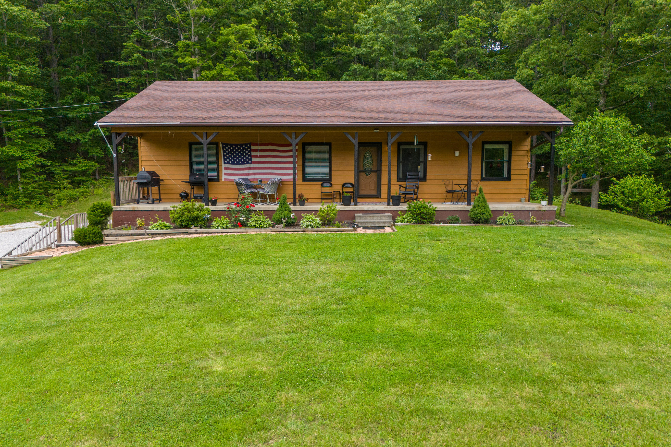 Berea, Kentucky 40403, United States, 3 Bedrooms Bedrooms, ,2 BathroomsBathrooms,Residential,Active,141091