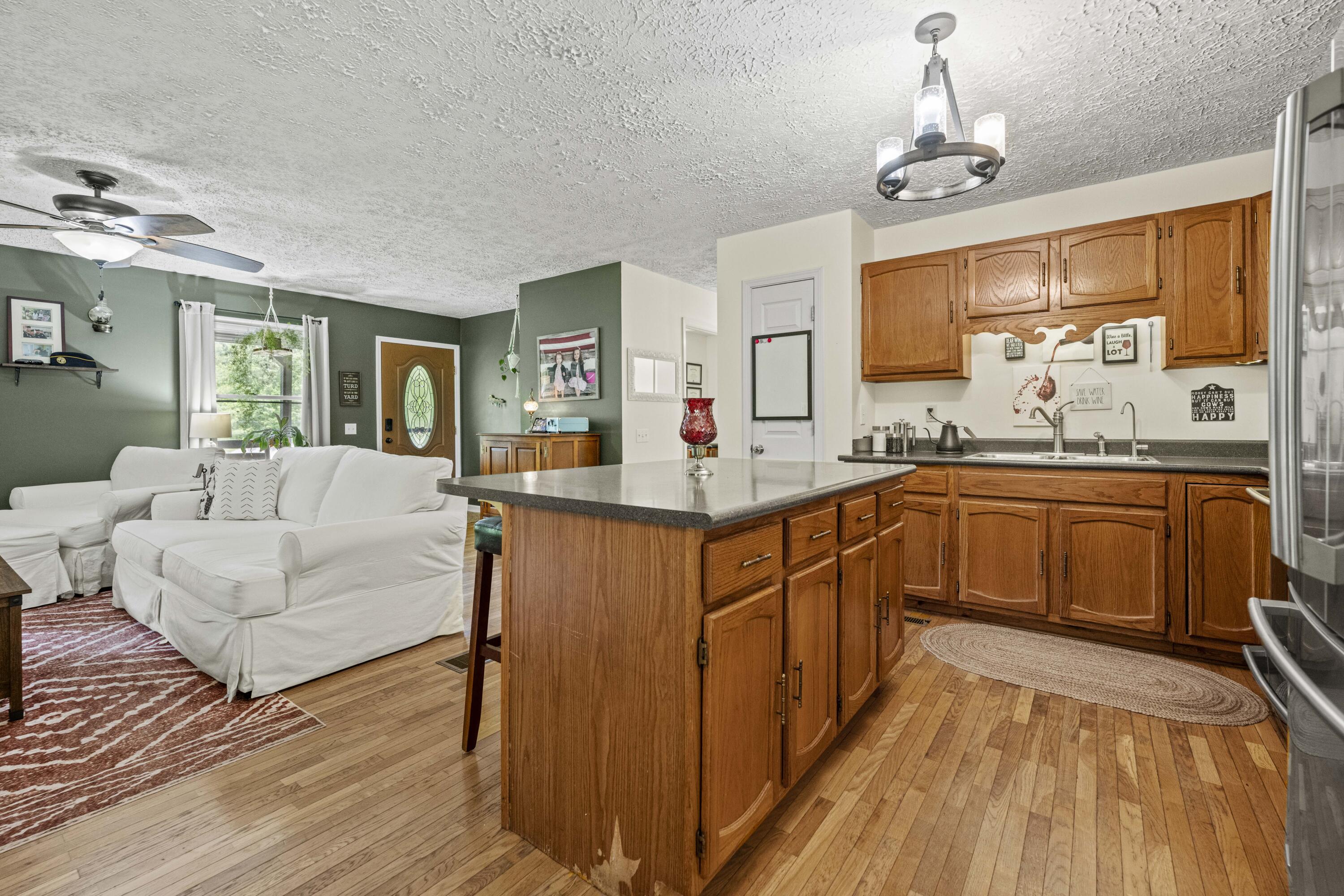 Berea, Kentucky 40403, United States, 3 Bedrooms Bedrooms, ,2 BathroomsBathrooms,Residential,Active,141091