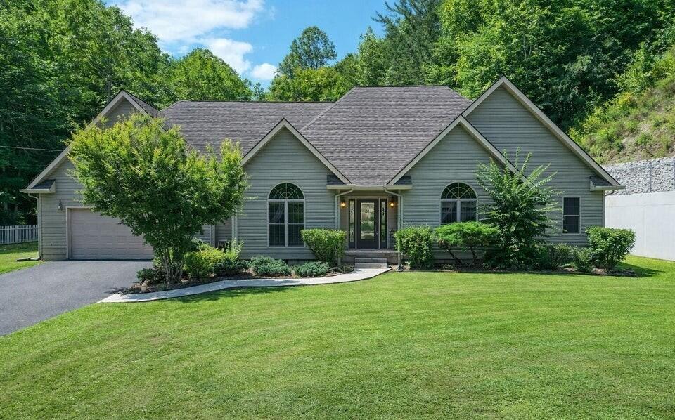 Photo of 239 239 Sulphur Springs Rd Road, Cranks, KY 40820 (MLS # 26020630)