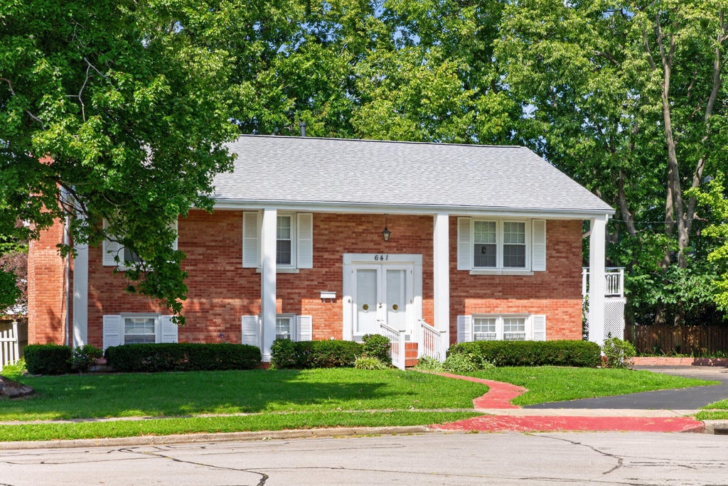 Photo of 641 Bellcastle Road, Lexington, KY 40505 (MLS # 26020710)