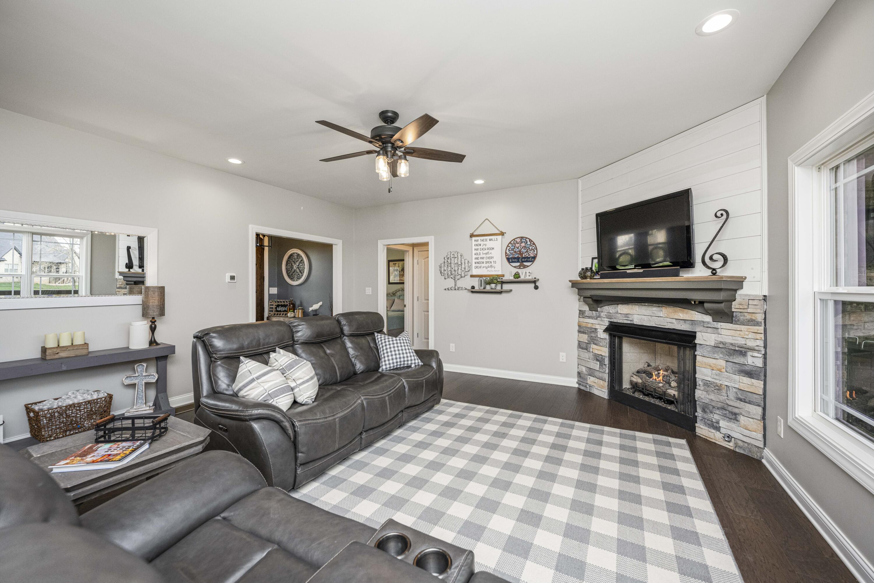 Richmond, Kentucky 40475, United States, 5 Bedrooms Bedrooms, ,3 BathroomsBathrooms,Residential,Active,31794