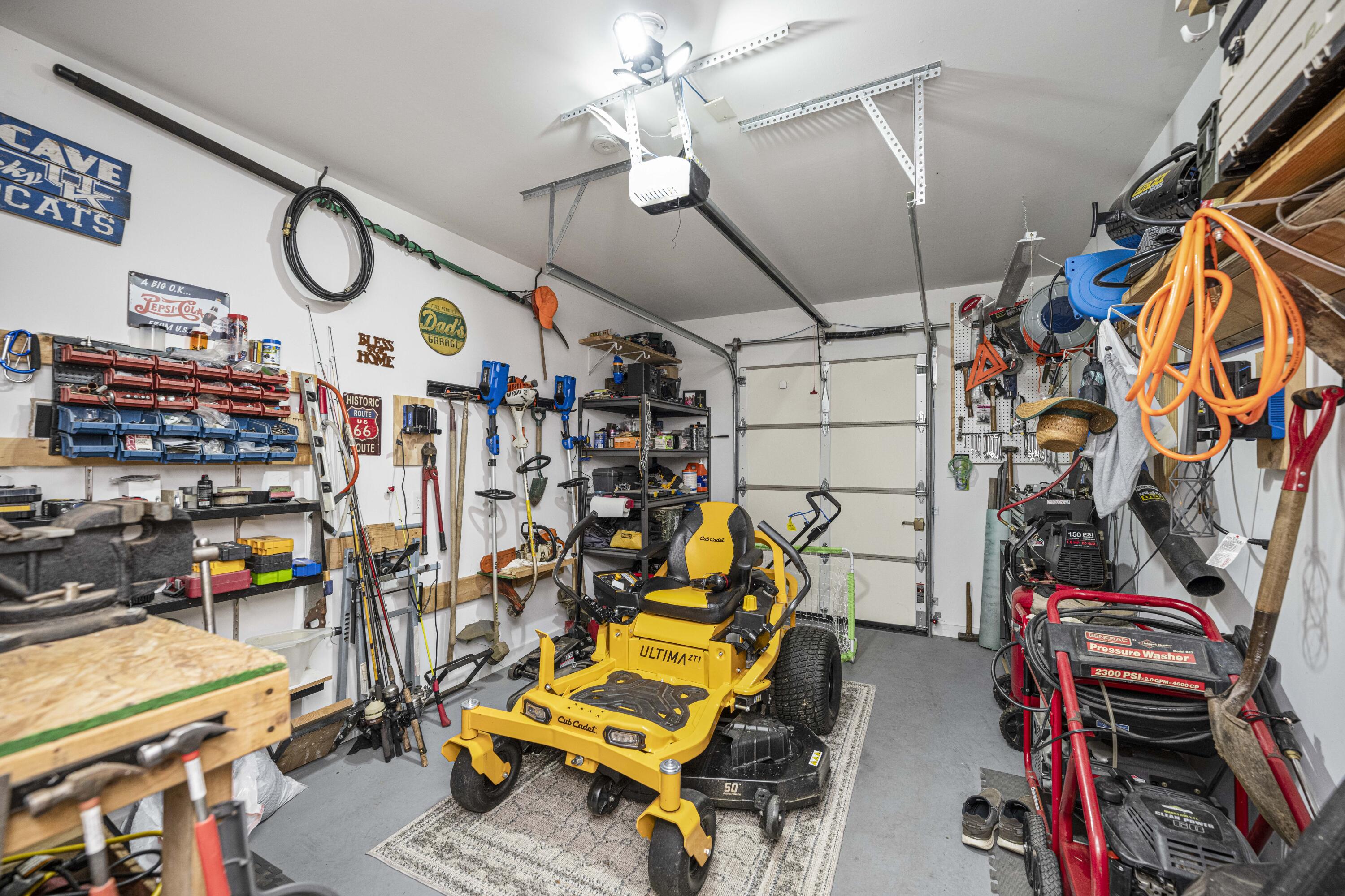 Richmond, Kentucky 40475, United States, 5 Bedrooms Bedrooms, ,3 BathroomsBathrooms,Residential,Active,31794