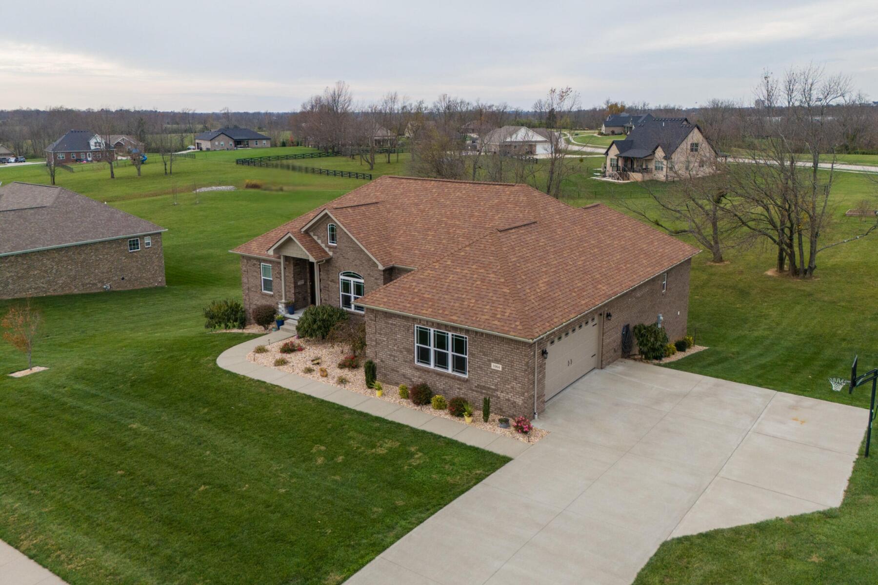 Richmond, Kentucky 40475, United States, 5 Bedrooms Bedrooms, ,3 BathroomsBathrooms,Residential,Active,31794