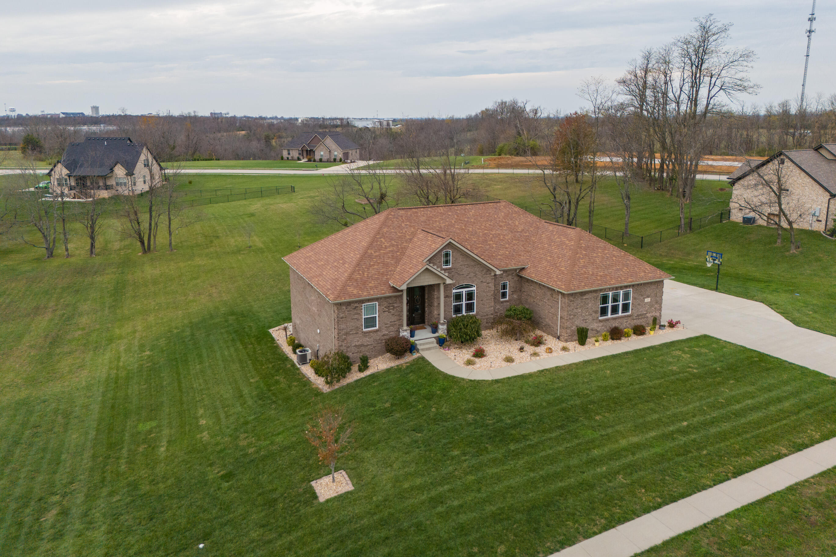 Richmond, Kentucky 40475, United States, 5 Bedrooms Bedrooms, ,3 BathroomsBathrooms,Residential,Active,31794