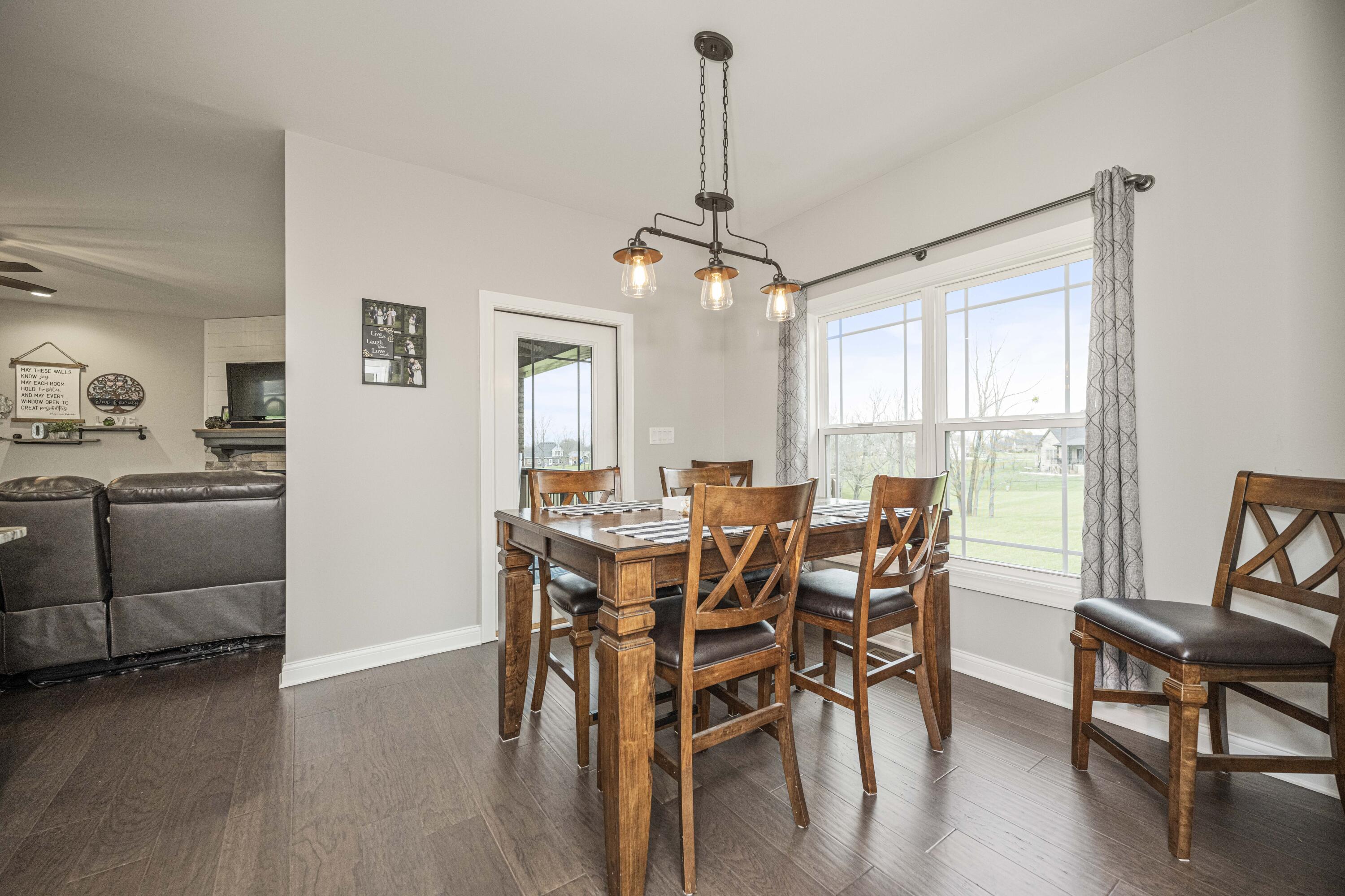 Richmond, Kentucky 40475, United States, 5 Bedrooms Bedrooms, ,3 BathroomsBathrooms,Residential,Active,31794