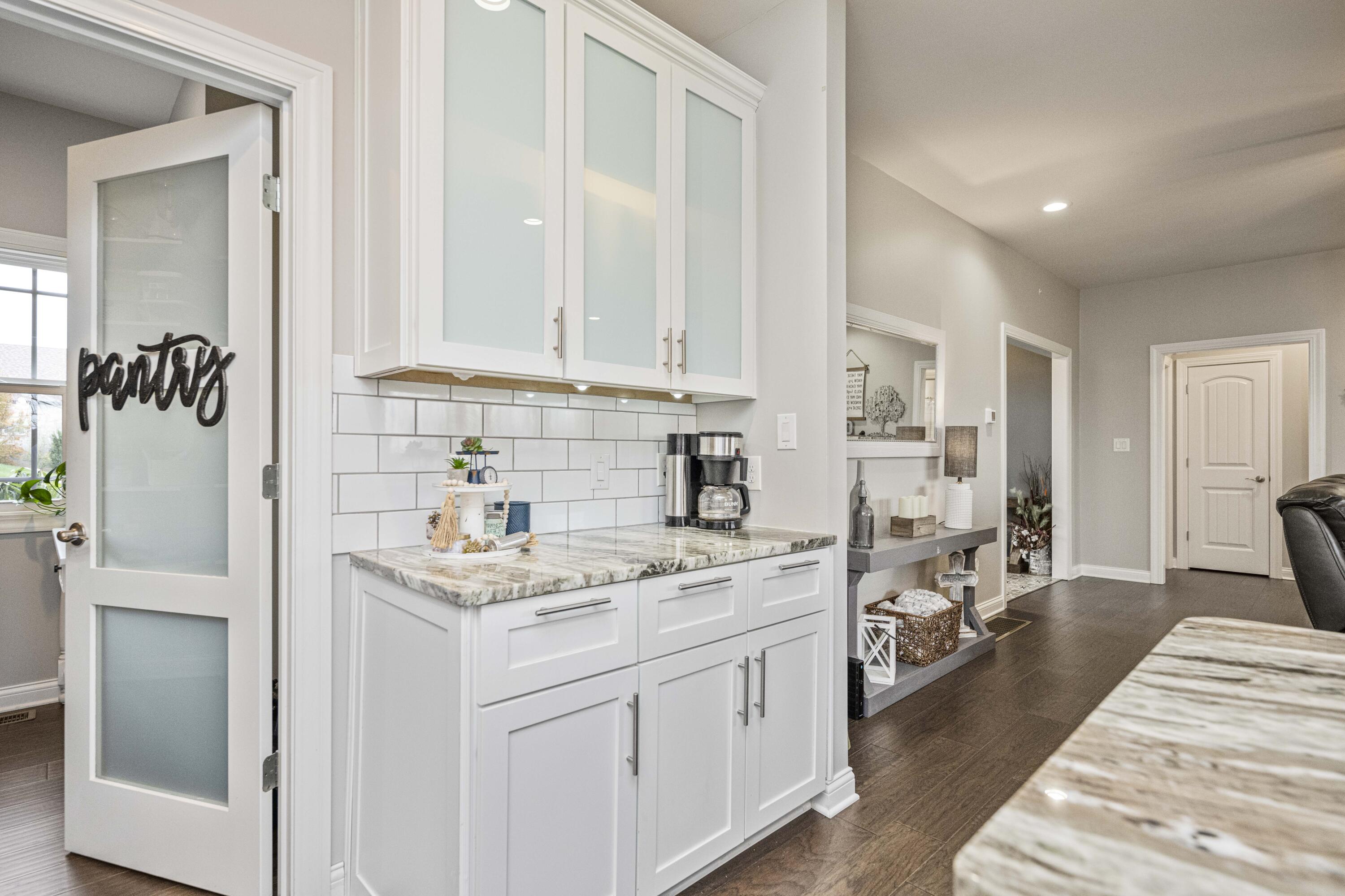 Richmond, Kentucky 40475, United States, 5 Bedrooms Bedrooms, ,3 BathroomsBathrooms,Residential,Active,31794