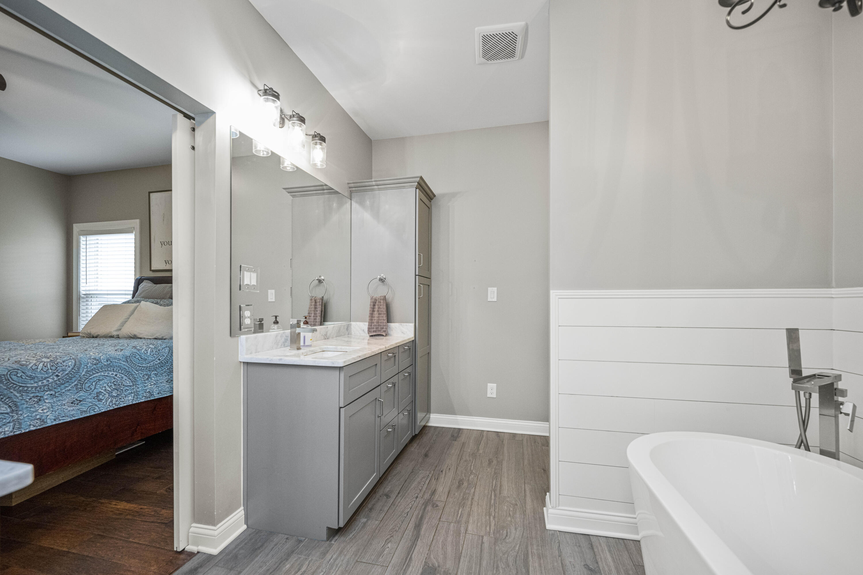 Richmond, Kentucky 40475, United States, 5 Bedrooms Bedrooms, ,3 BathroomsBathrooms,Residential,Active,31794