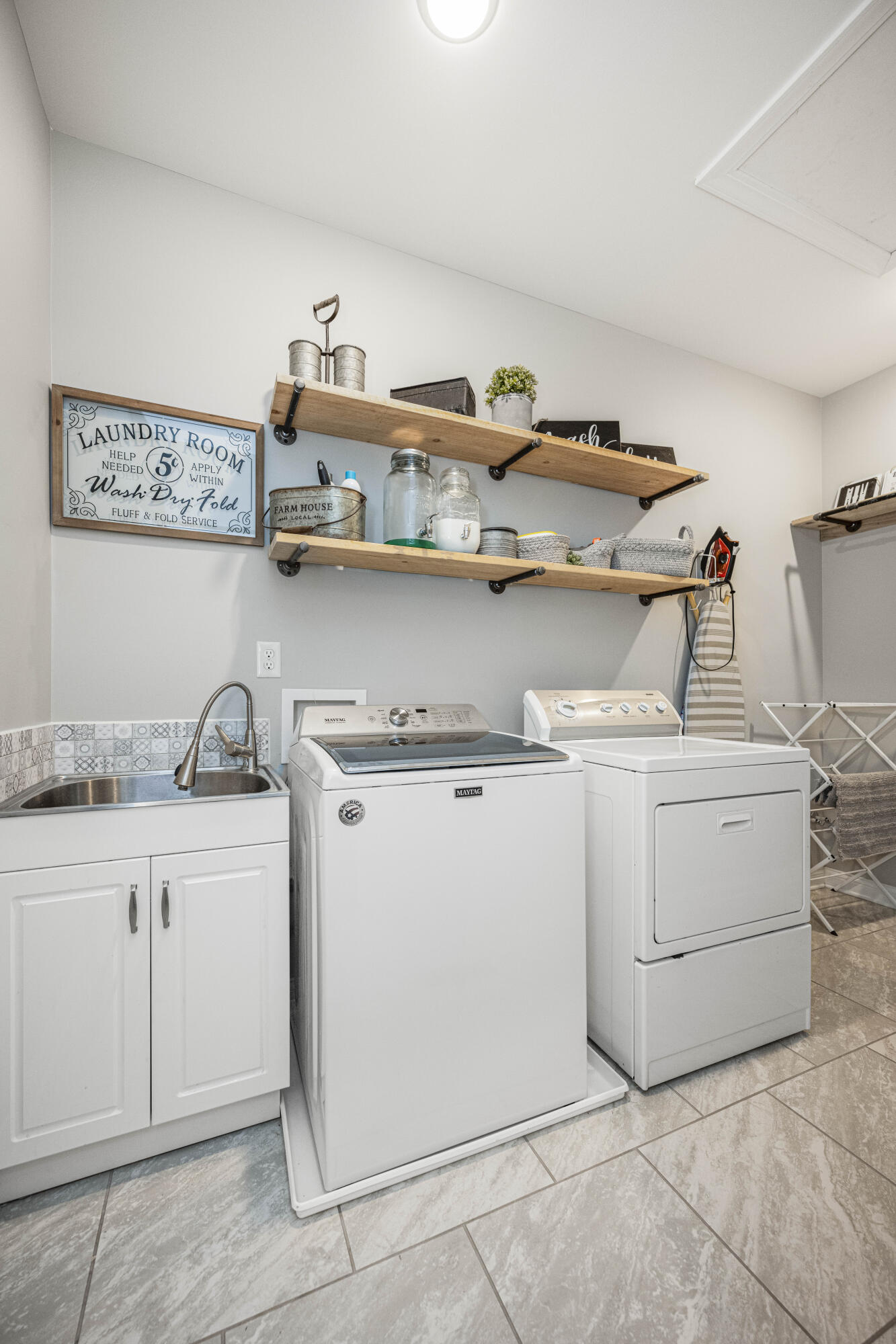 Richmond, Kentucky 40475, United States, 5 Bedrooms Bedrooms, ,3 BathroomsBathrooms,Residential,Active,31794