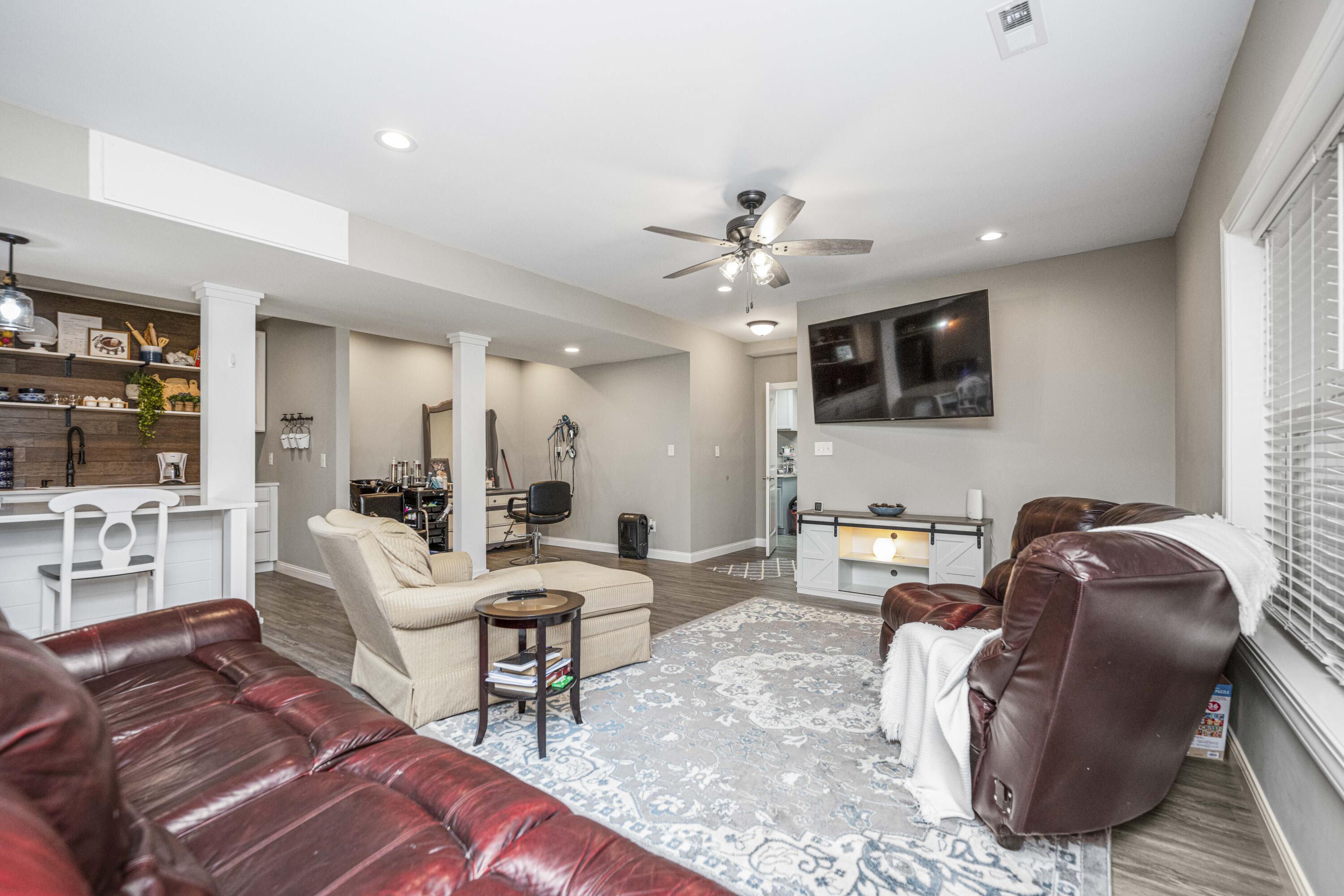 Richmond, Kentucky 40475, United States, 5 Bedrooms Bedrooms, ,3 BathroomsBathrooms,Residential,Active,31794