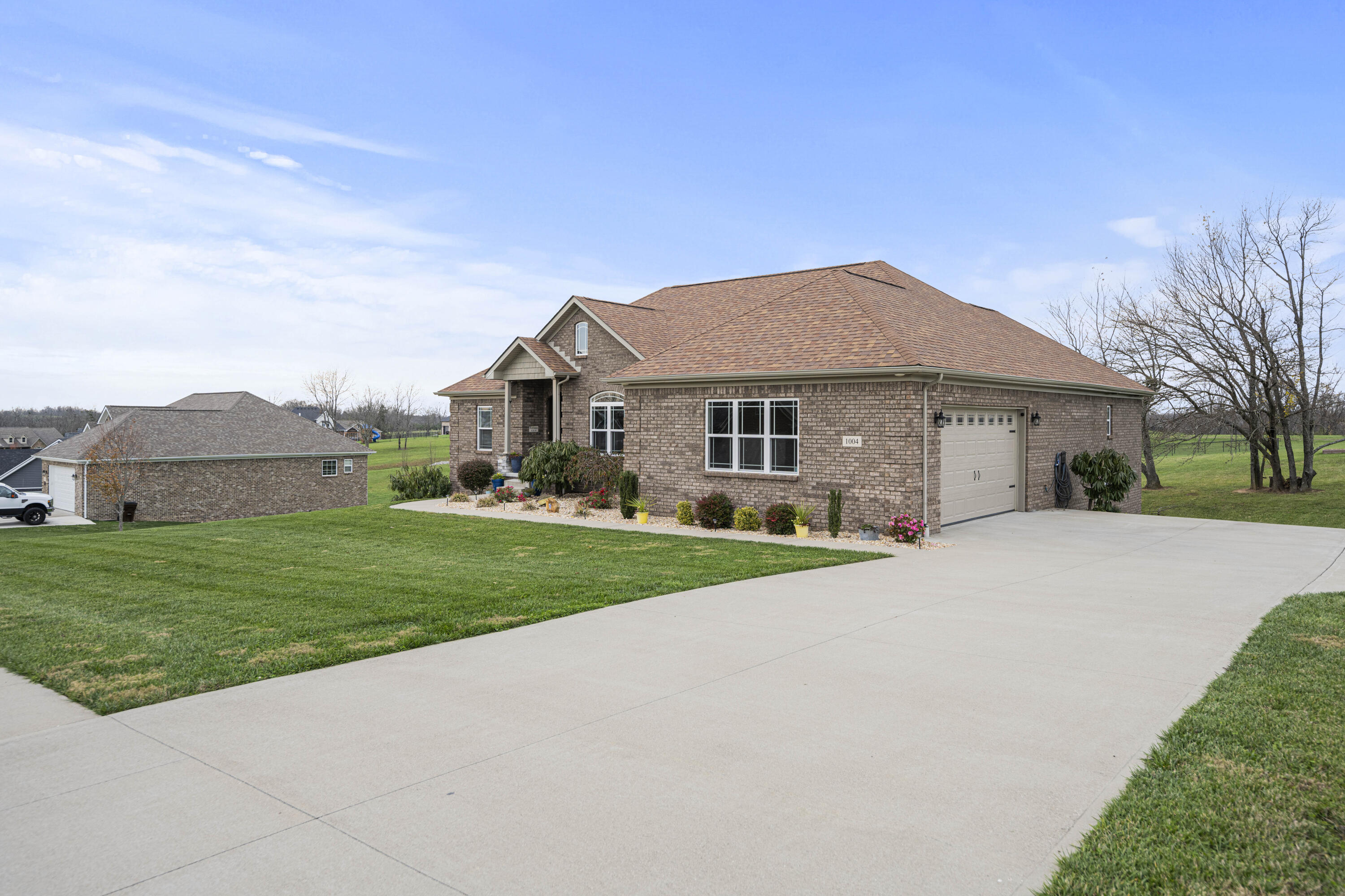 Richmond, Kentucky 40475, United States, 5 Bedrooms Bedrooms, ,3 BathroomsBathrooms,Residential,Active,31794