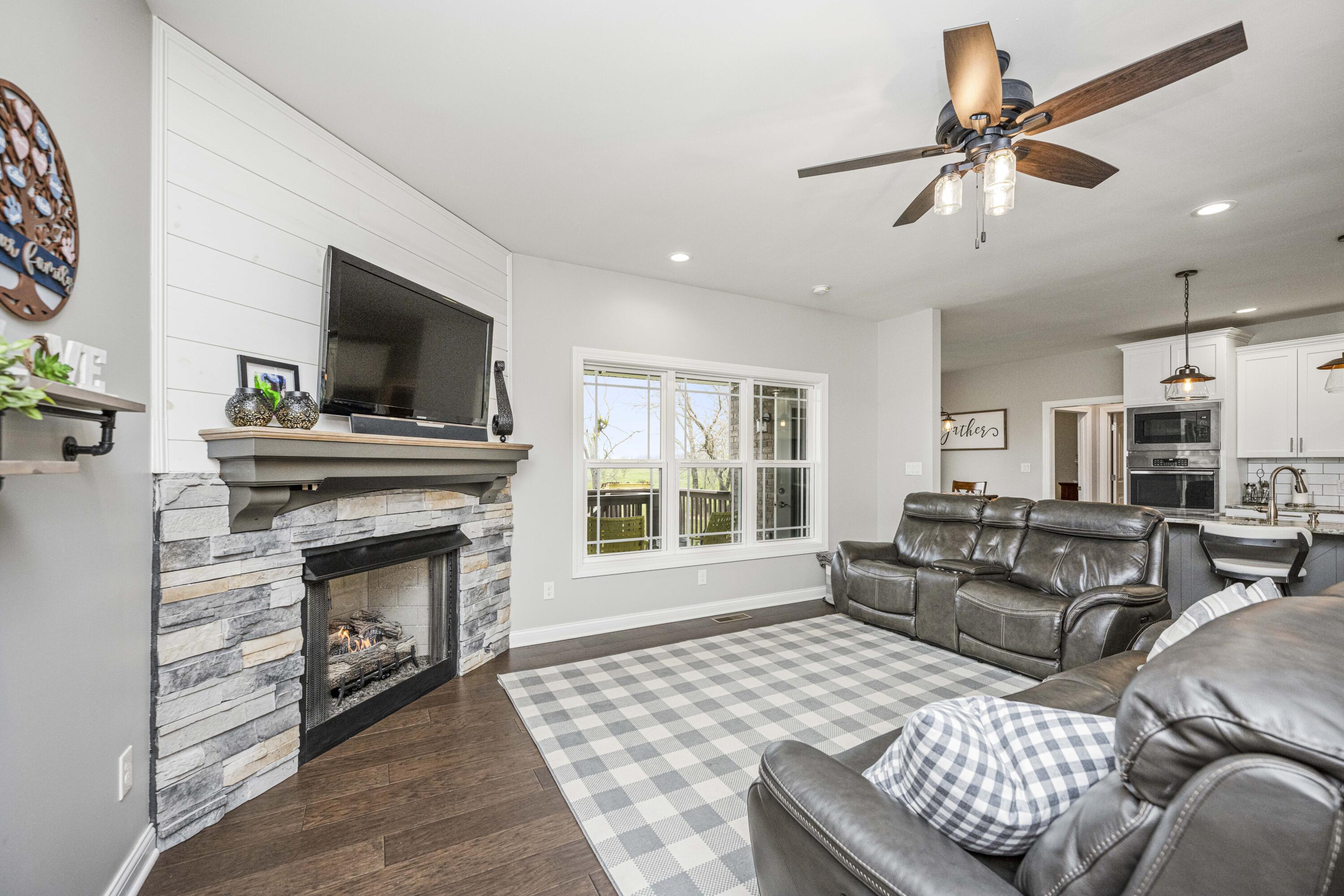 Richmond, Kentucky 40475, United States, 5 Bedrooms Bedrooms, ,3 BathroomsBathrooms,Residential,Active,31794