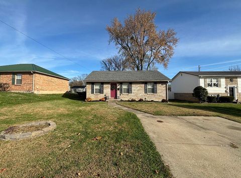 Photo of 1019 E Irvine Street, Richmond, KY 40475 (MLS # 25506083)