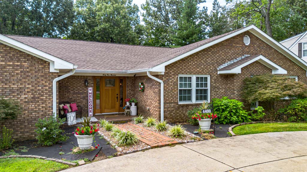 Photo of 4400 Court Avenue, Paducah, KY 42001 (MLS # 26020599)