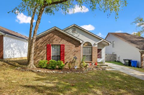 Photo of 1308 Hartland Woods Way, Lexington, KY 40515 (MLS # 25501688)