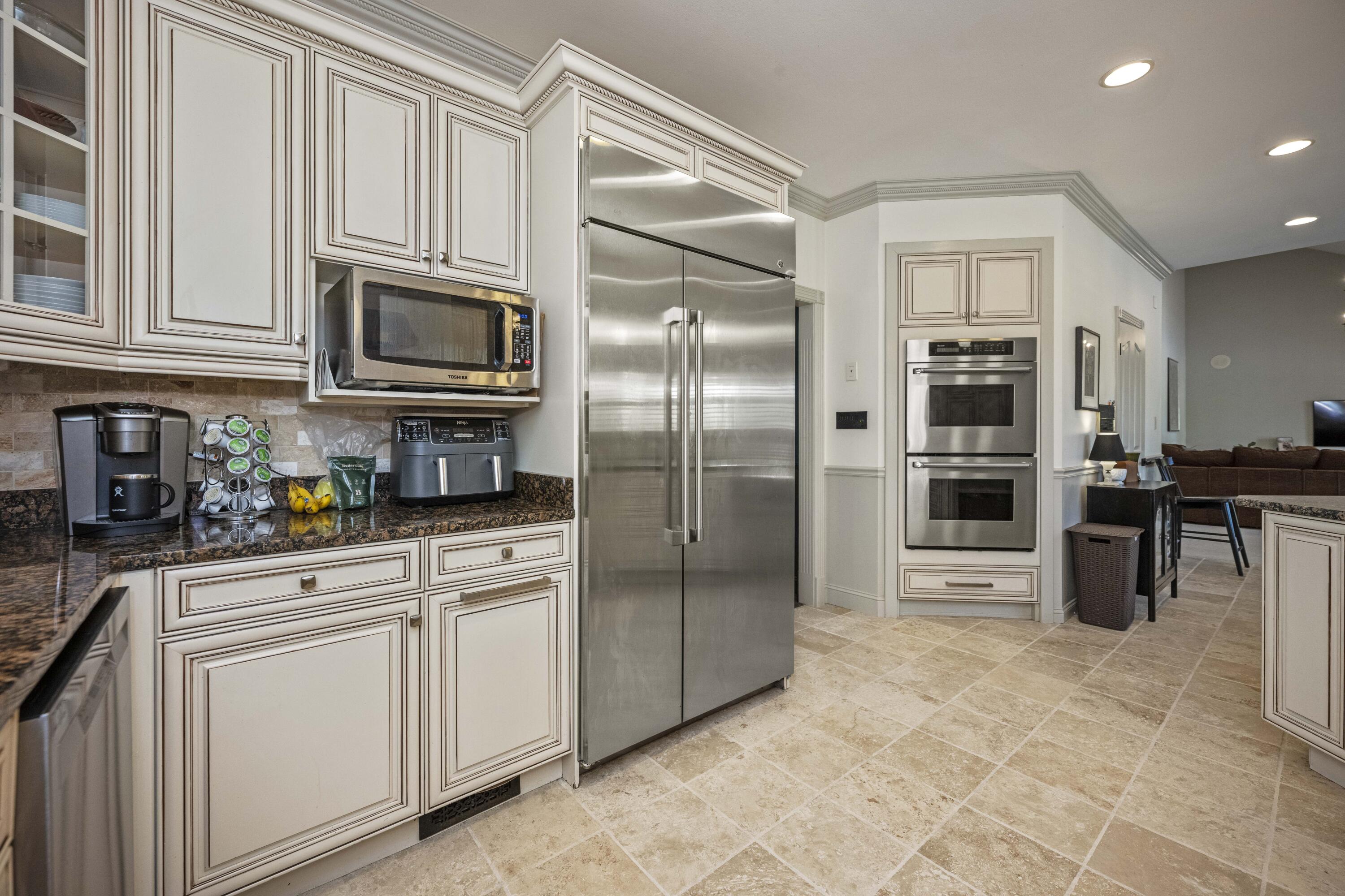 Richmond, Kentucky 40475, United States, 4 Bedrooms Bedrooms, ,4 BathroomsBathrooms,Residential,Contingent,47200