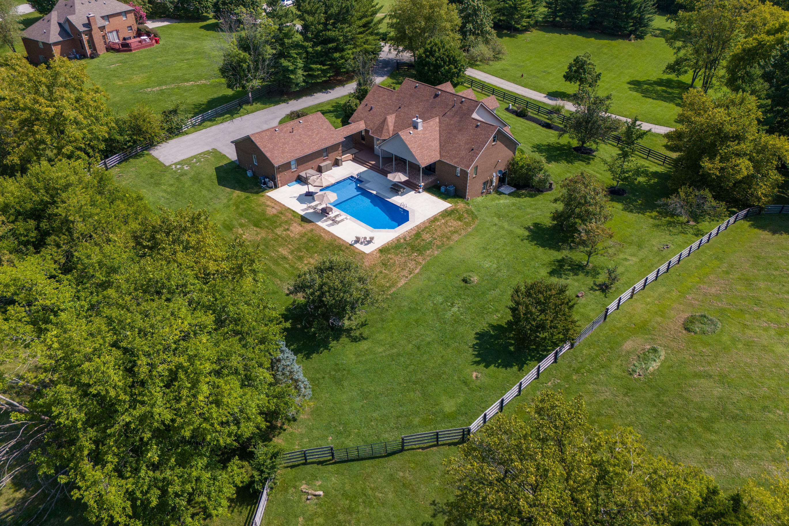 Richmond, Kentucky 40475, United States, 4 Bedrooms Bedrooms, ,4 BathroomsBathrooms,Residential,Contingent,47200