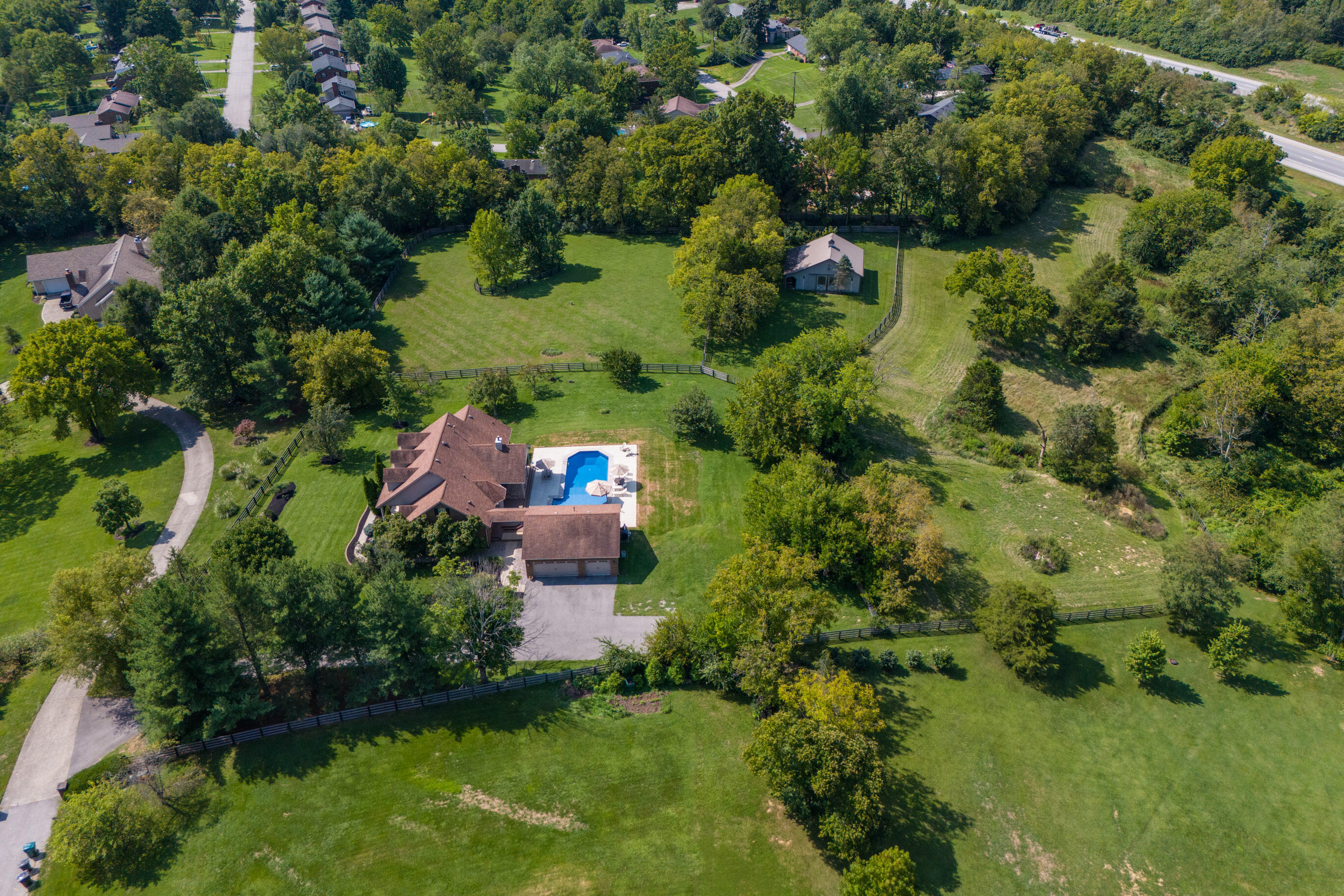 Richmond, Kentucky 40475, United States, 4 Bedrooms Bedrooms, ,4 BathroomsBathrooms,Residential,Contingent,47200