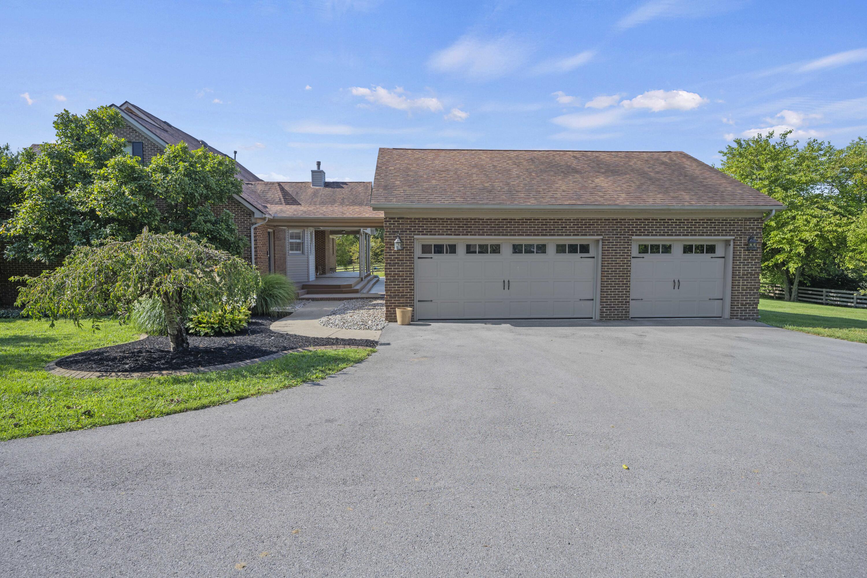 Richmond, Kentucky 40475, United States, 4 Bedrooms Bedrooms, ,4 BathroomsBathrooms,Residential,Contingent,47200