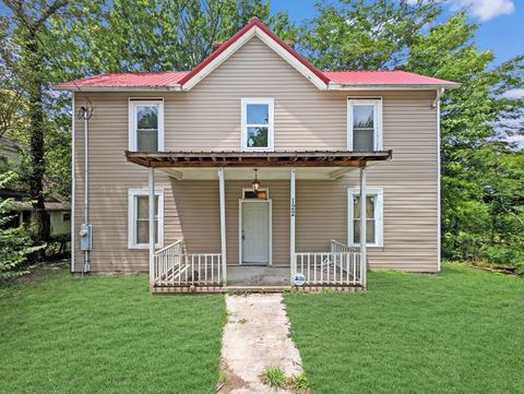 Photo of 122 Griffin Avenue, Somerset, KY 42501 (MLS # 25503153)