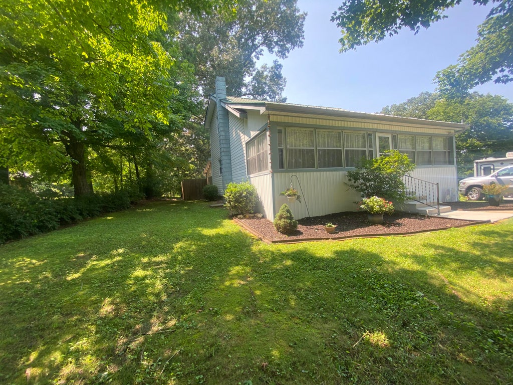 Photo of 212 Bay Lane, Cadiz, KY 42211 (MLS # 26020103)