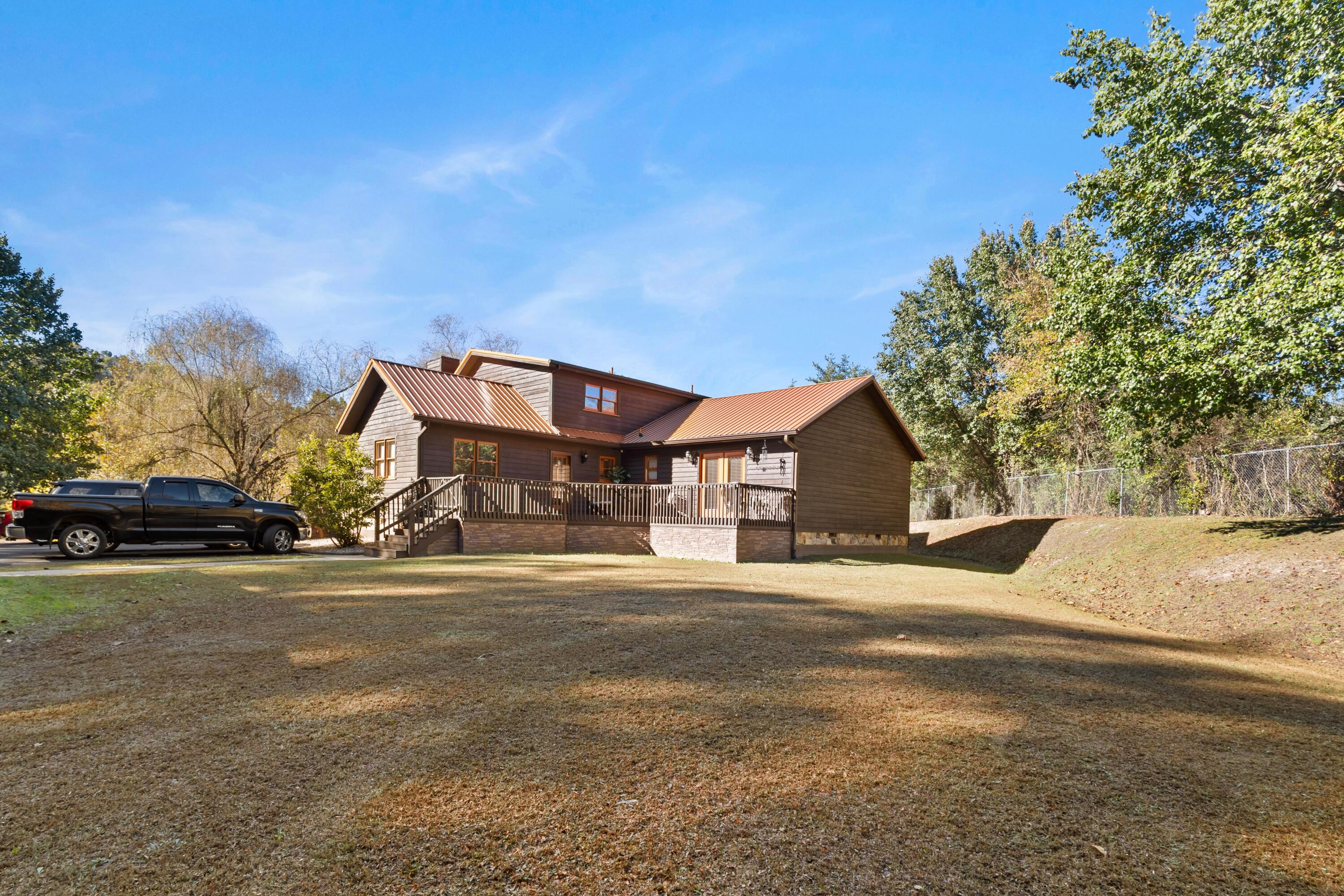 102 N Oak Hill Drive