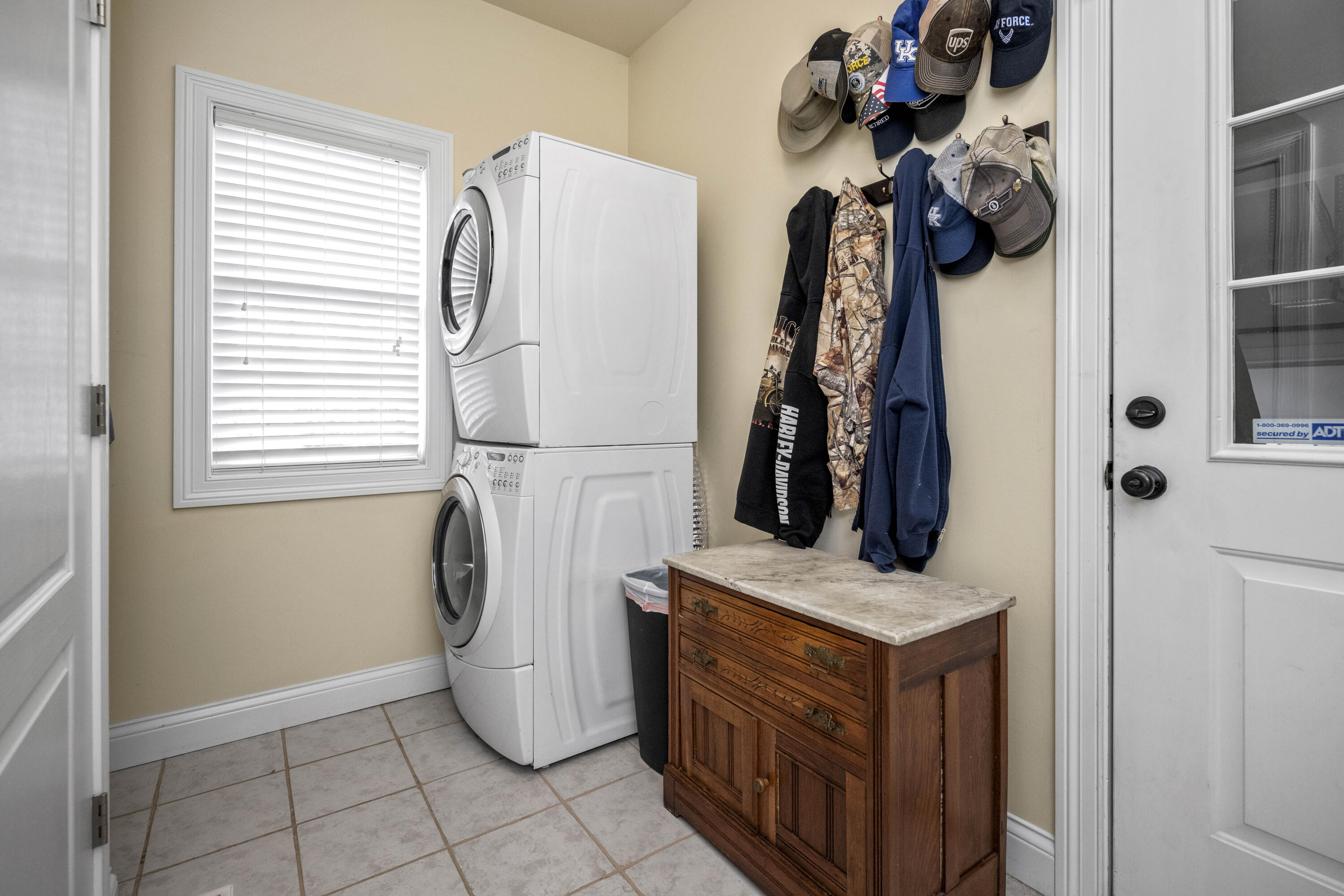 Richmond, Kentucky 40475, United States, 4 Bedrooms Bedrooms, ,3 BathroomsBathrooms,Residential,Active,99574