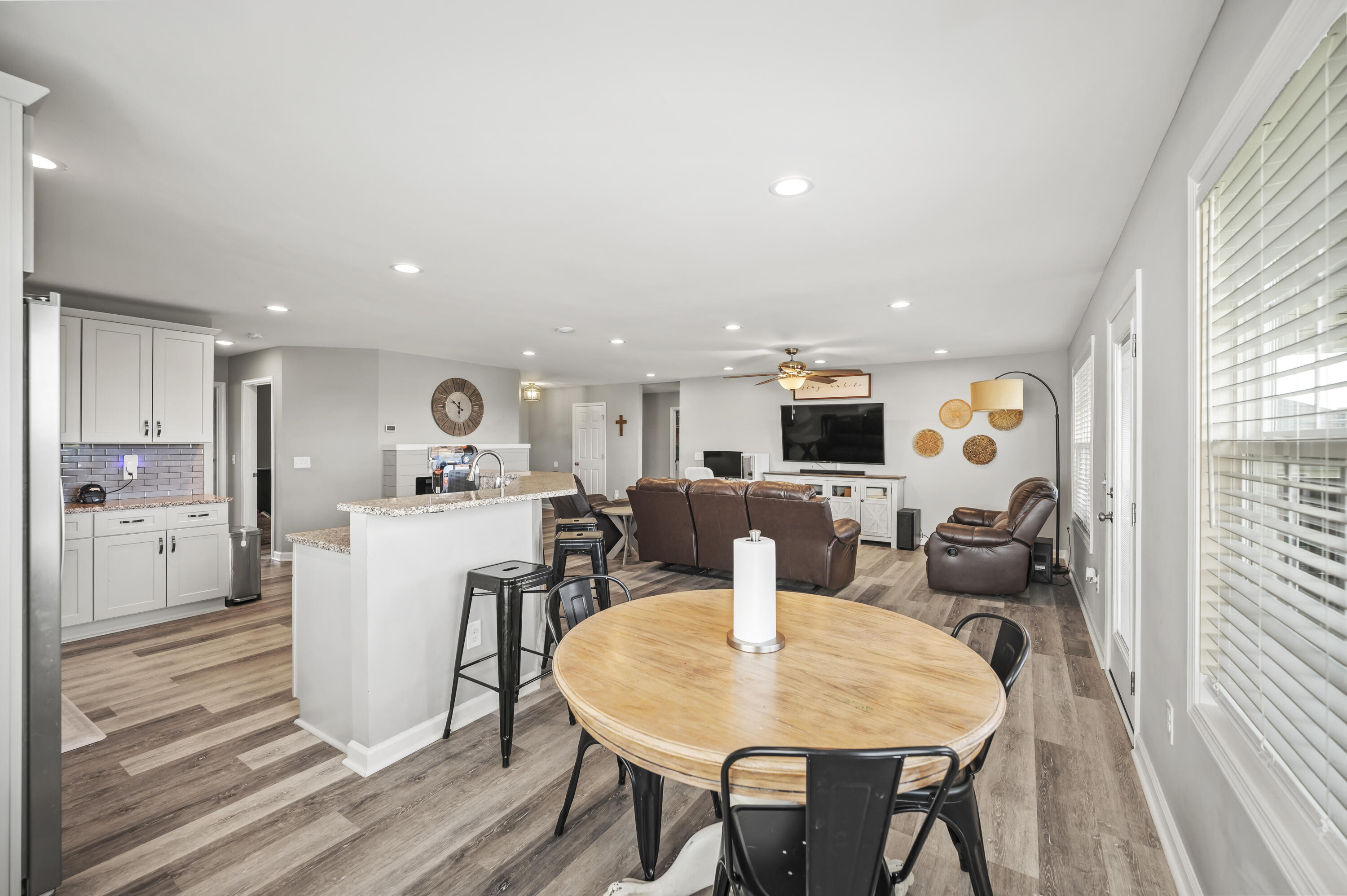 Richmond, Kentucky 40475, United States, 4 Bedrooms Bedrooms, ,3 BathroomsBathrooms,Residential,Active,230129