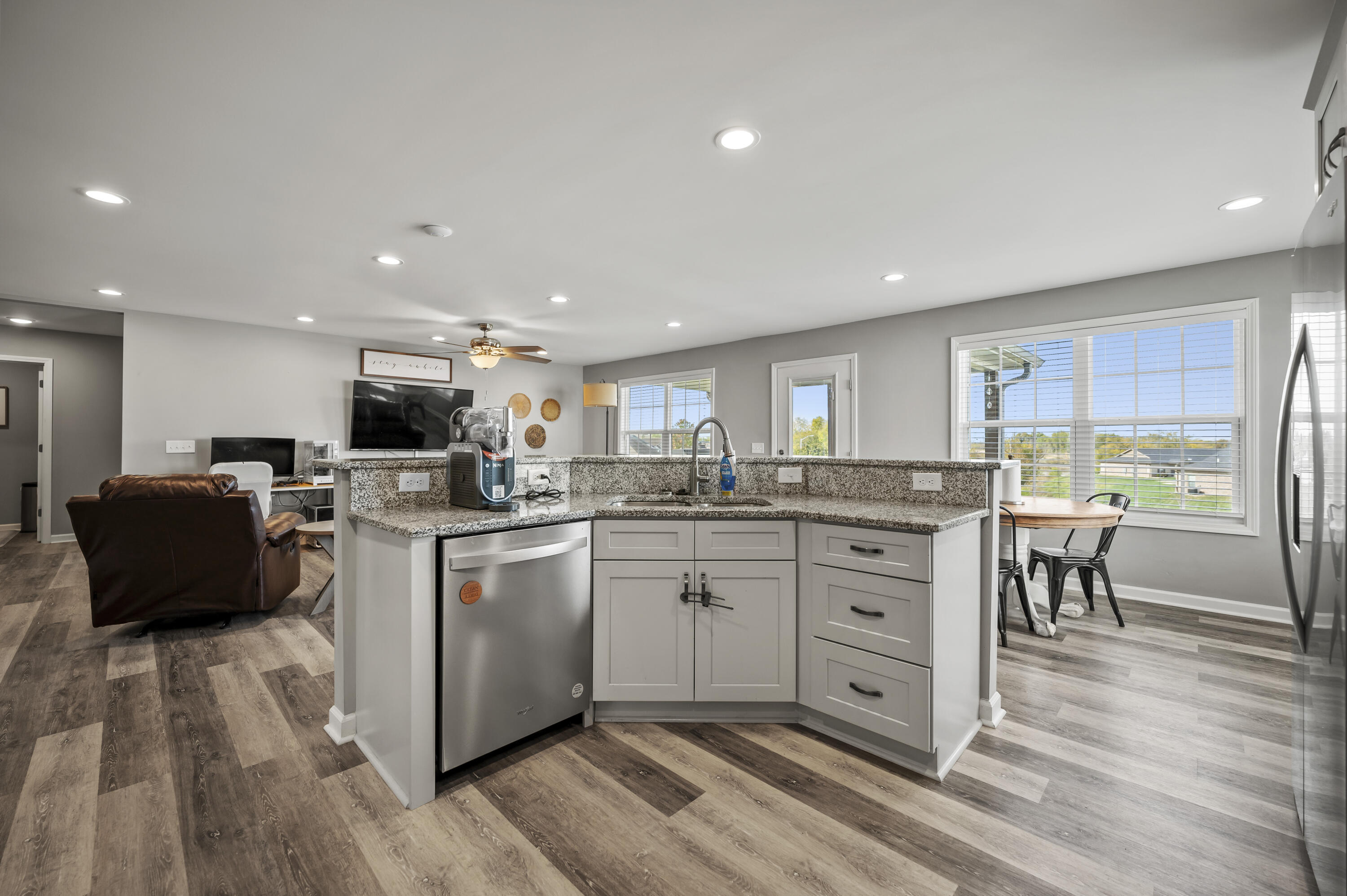 Richmond, Kentucky 40475, United States, 4 Bedrooms Bedrooms, ,3 BathroomsBathrooms,Residential,Active,230129