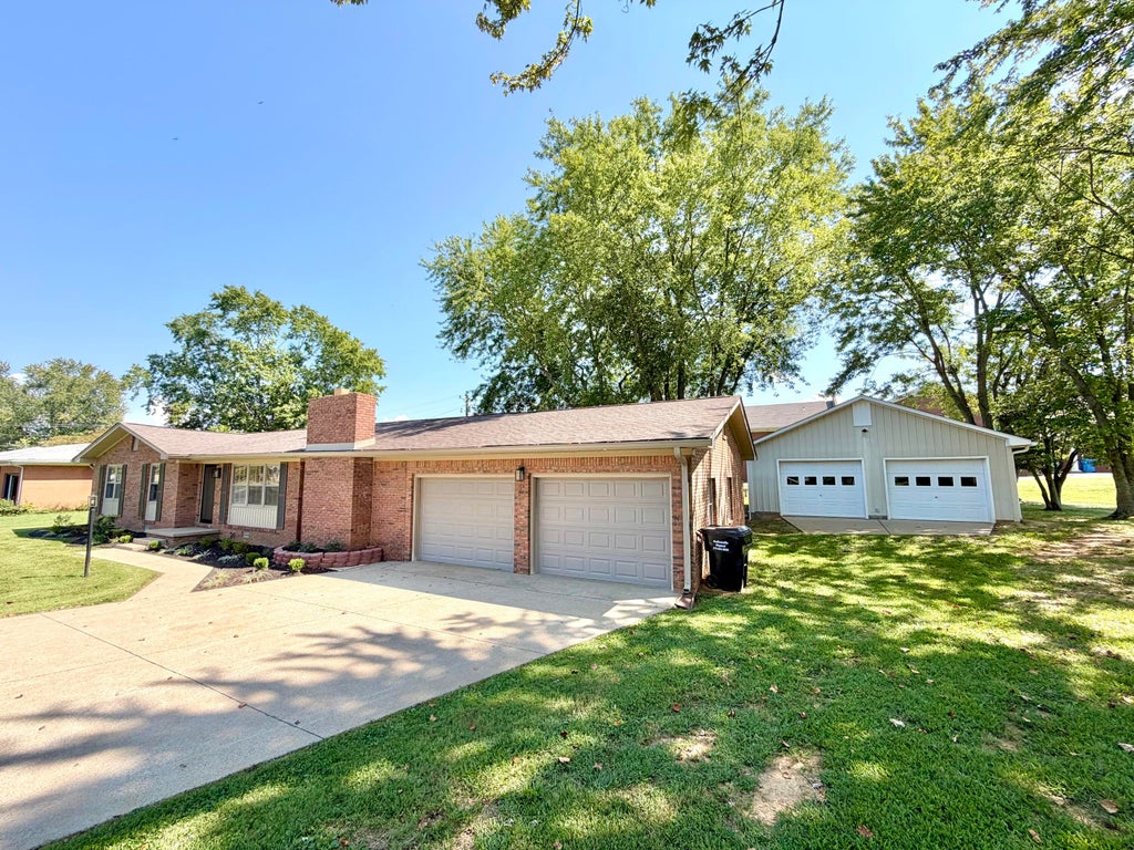 Photo of 118 Glendale Drive, Cadiz, KY 42211 (MLS # 26025742)